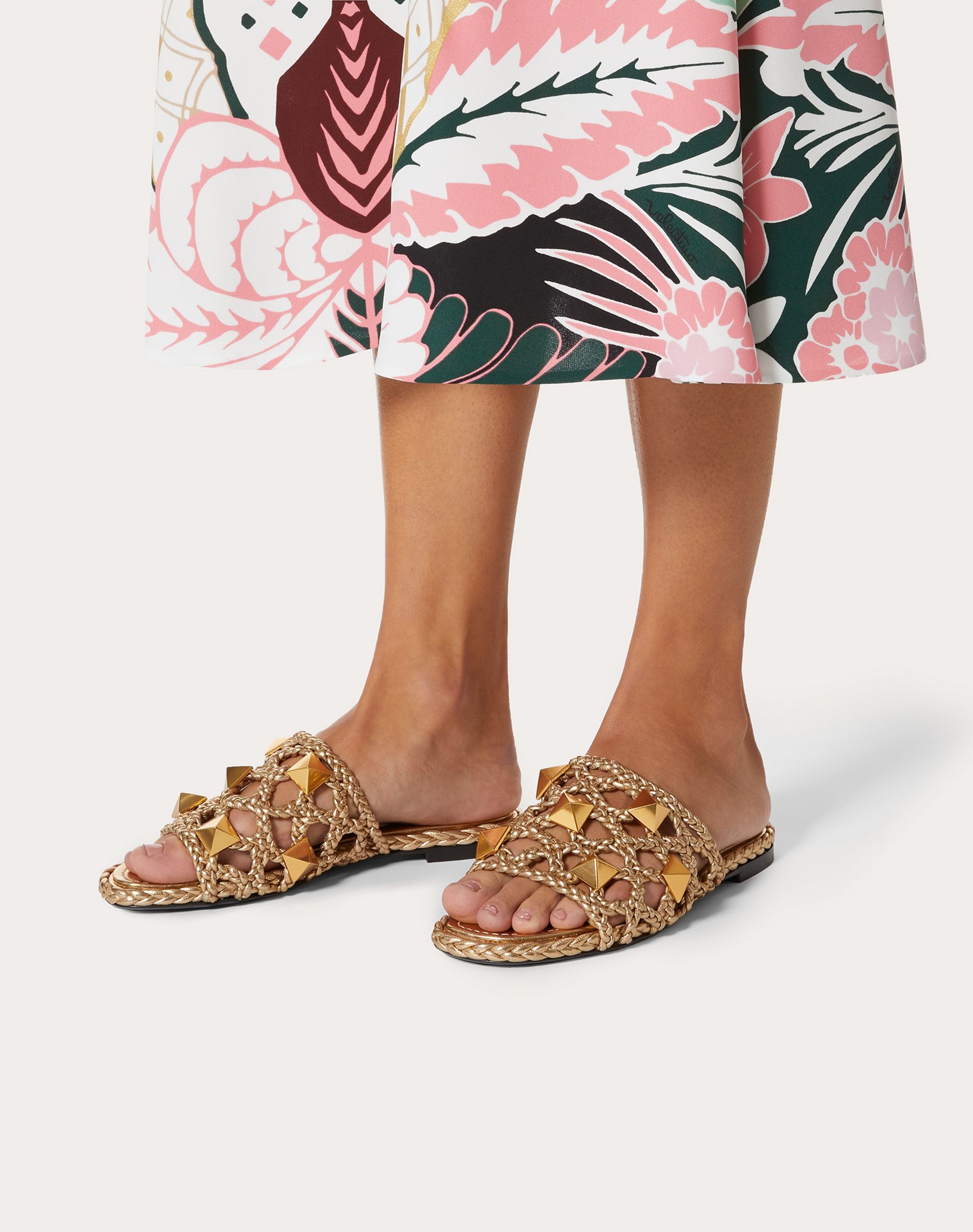 ROMAN STUD FLAT SLIDE SANDAL IN WOVEN METALLIC NAPPA - 6