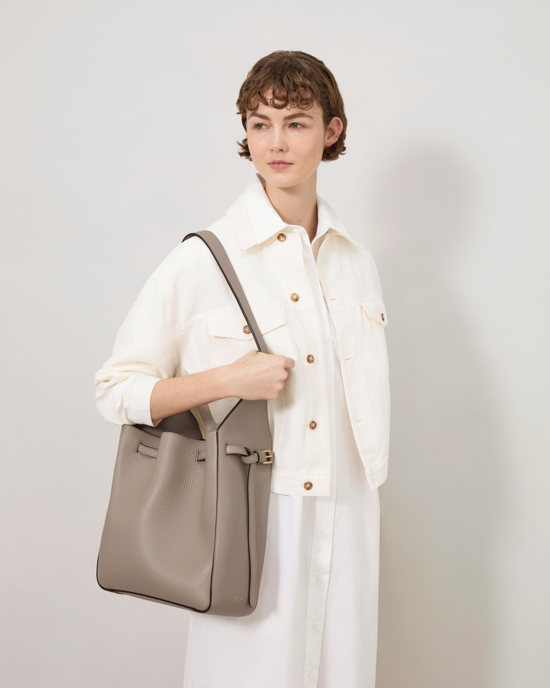 Mulberry Lyra Bucket
Cashmere Taupe Heavy Grain outlook