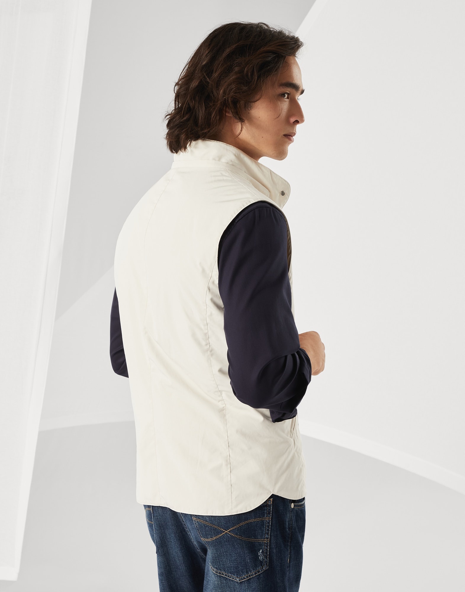 Water-resistant microfiber vest with Thermore® padding and detachable hood - 2