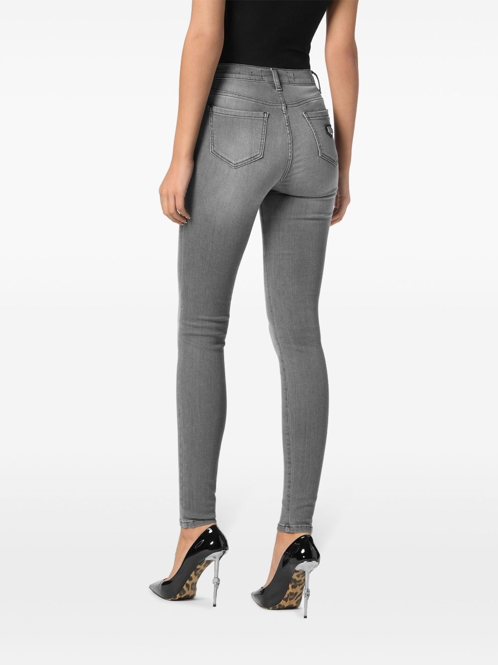 high-waisted jeans - 4