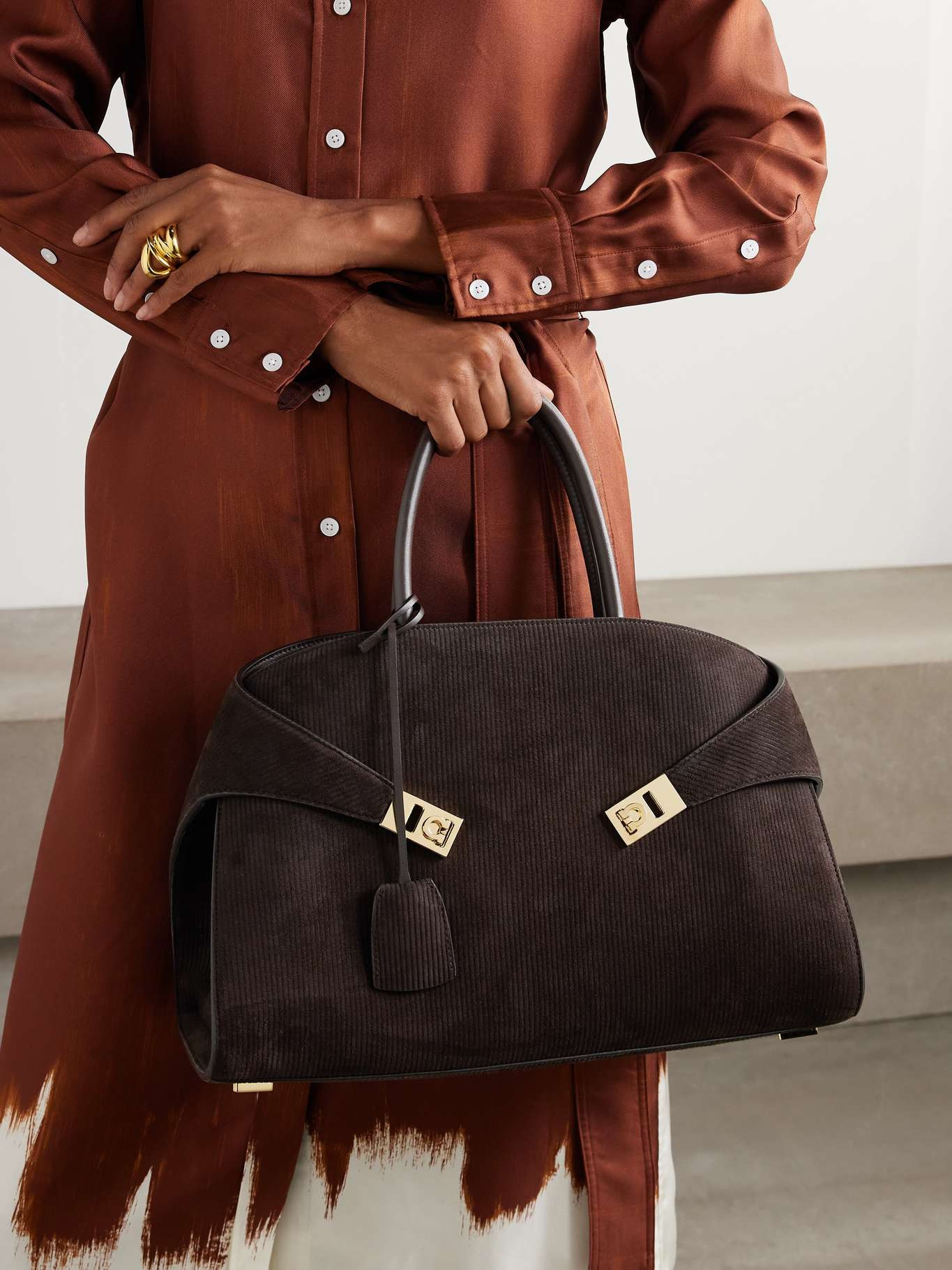 Hug medium leather-trimmed ribbed-suede tote Brown - 2