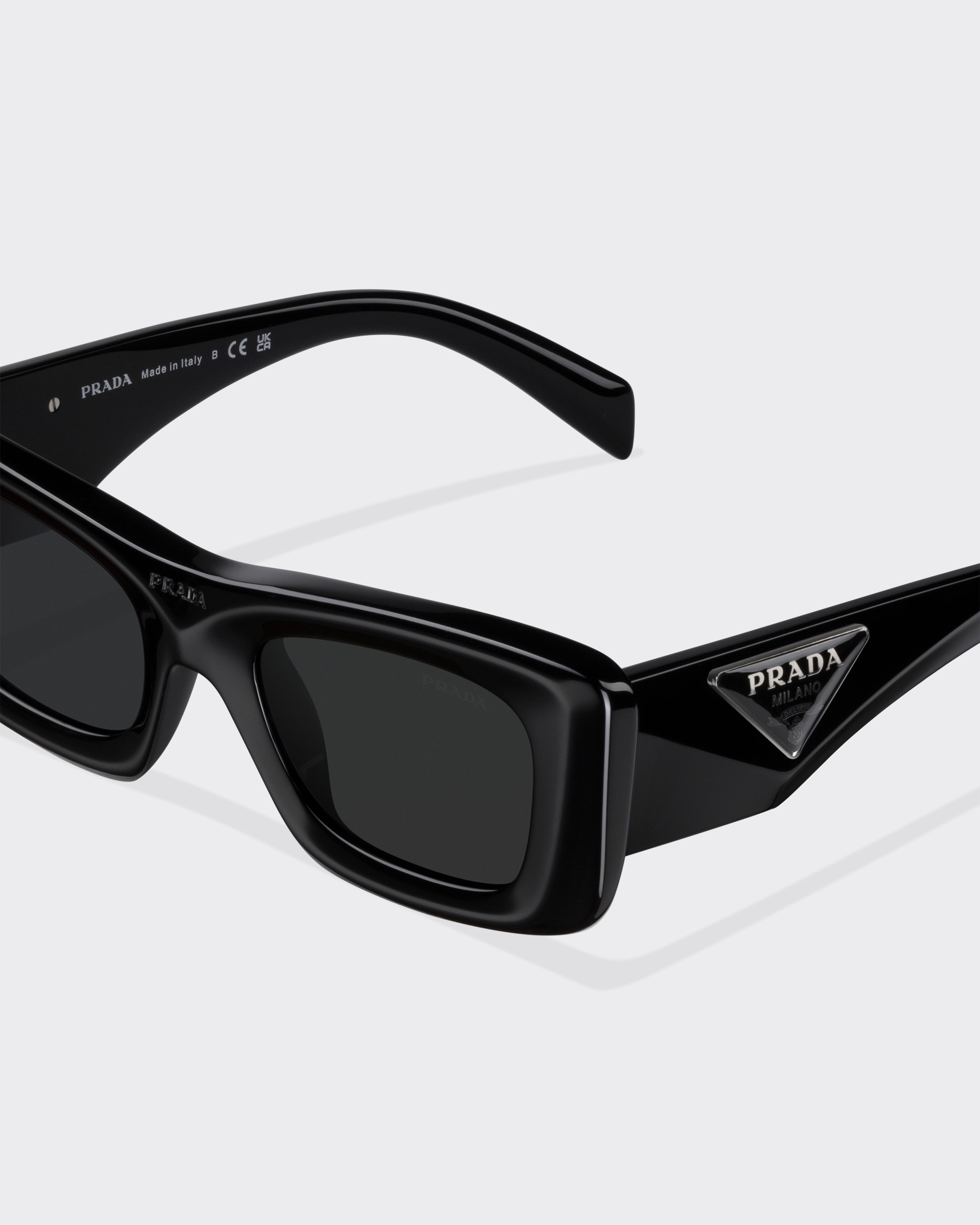 Sunglasses with triangle logo - 5