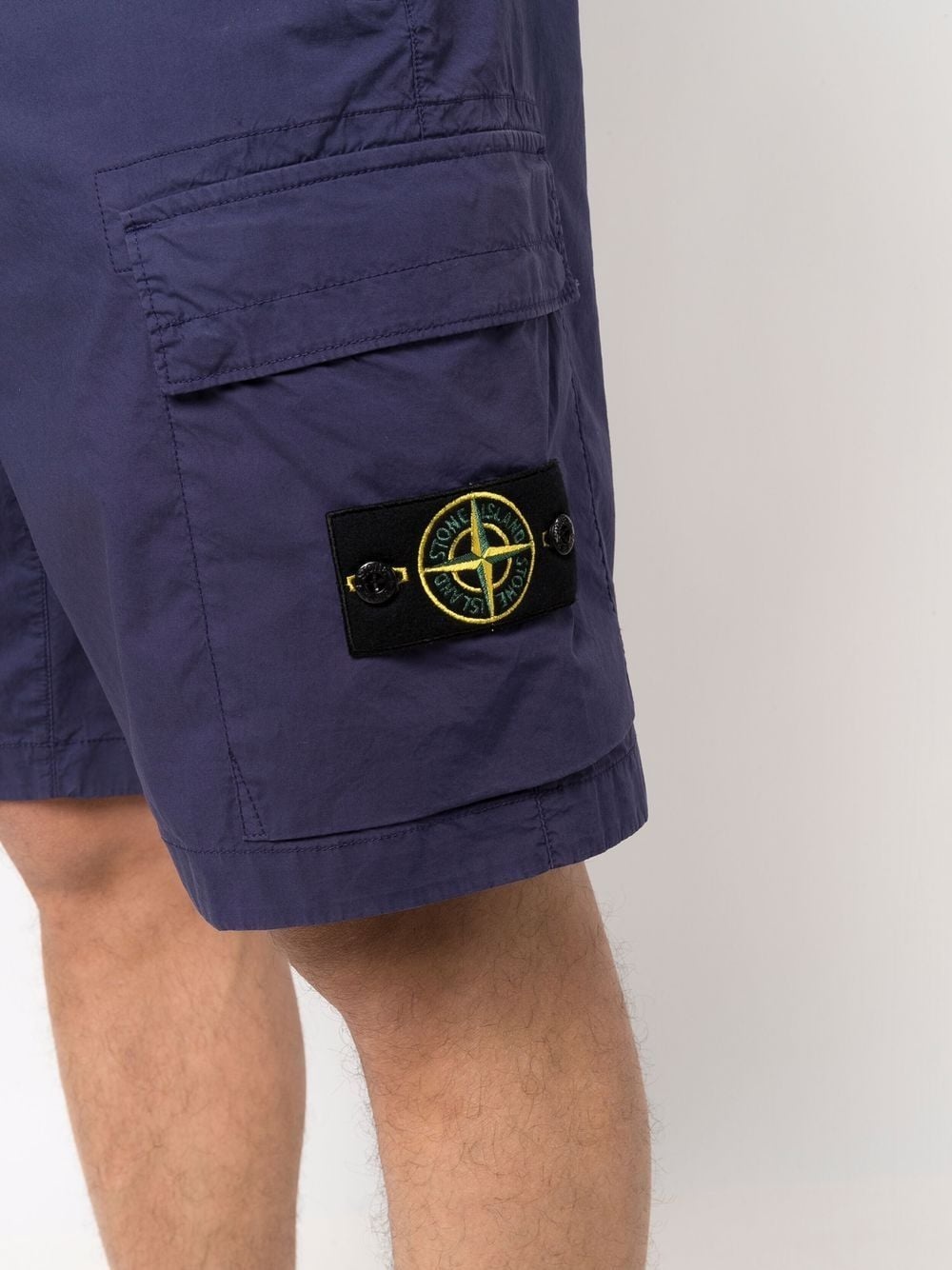 Compass logo-patch cargo shorts - 5