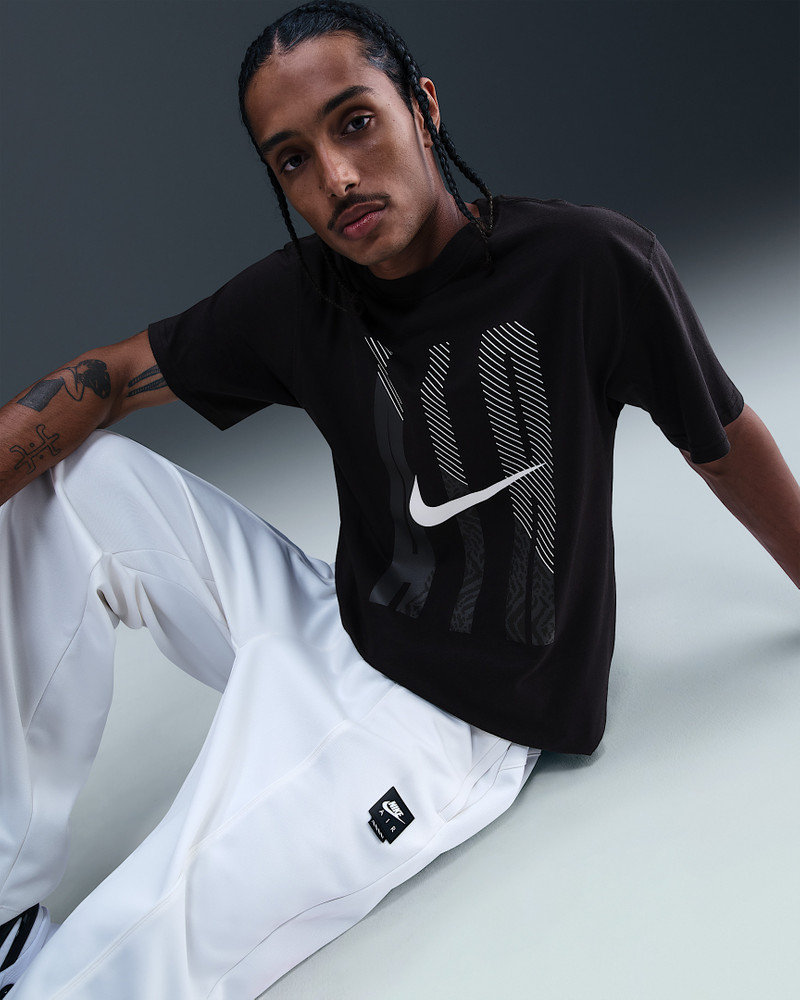 Nike Sportswear Men's Max90 T-Shirt 3