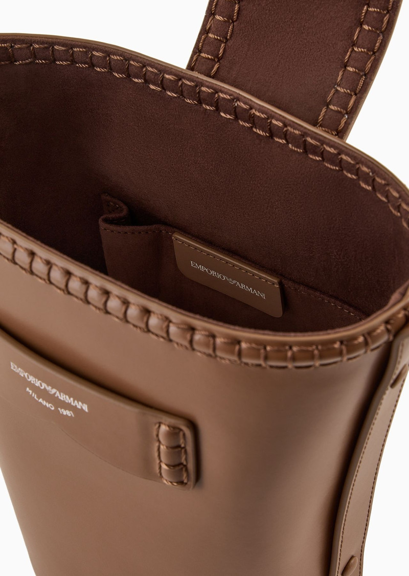 Leather bucket shoulder bag with Icon strap 4