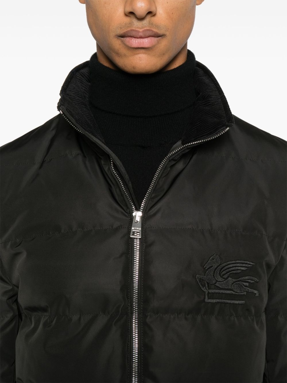Pegaso-embroidered puffer jacket - 5
