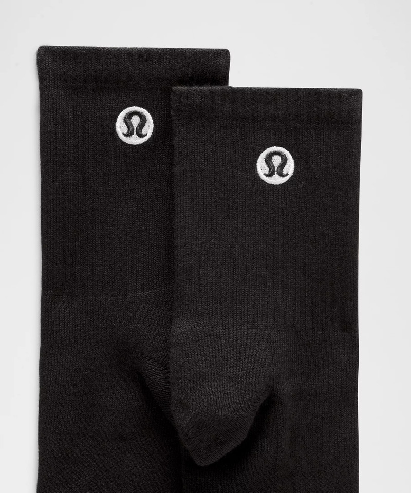 lululemon Unisex Daily Essential Quarter Socks outlook