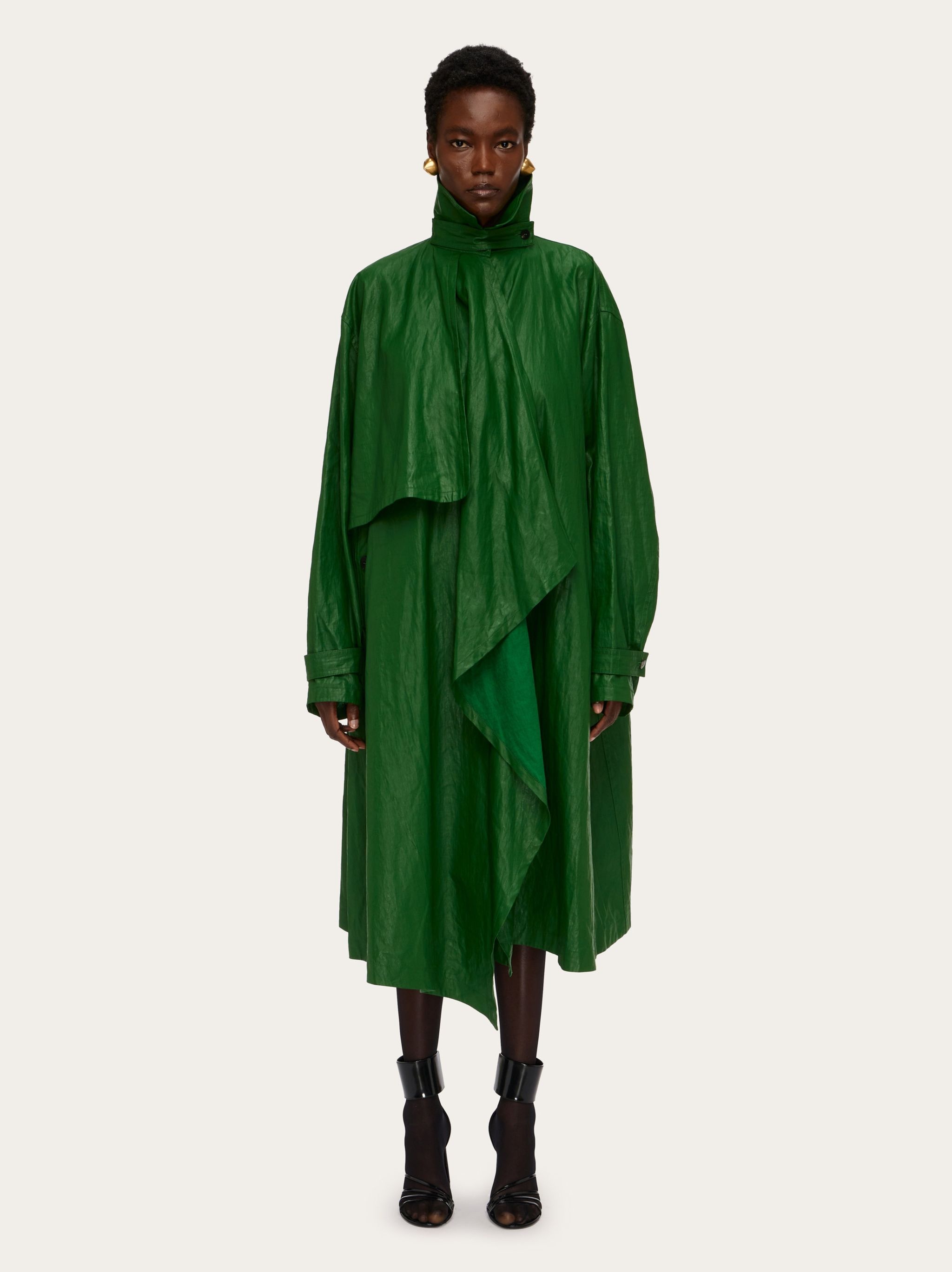 Asymmetric voluminous trench - 2
