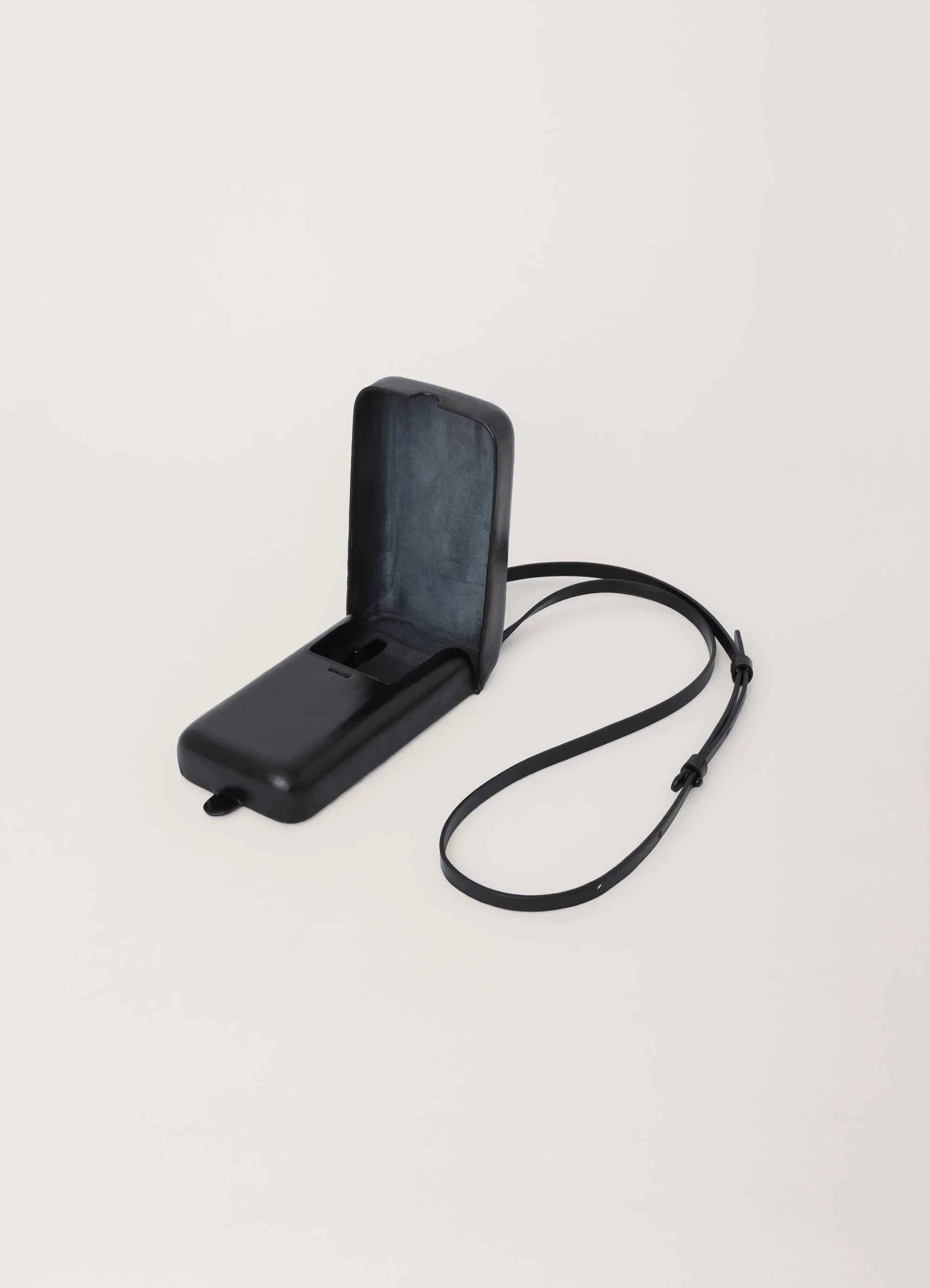 MOLDED PHONE HOLDER
VEGETABLE-TANNED LEATHER - 2