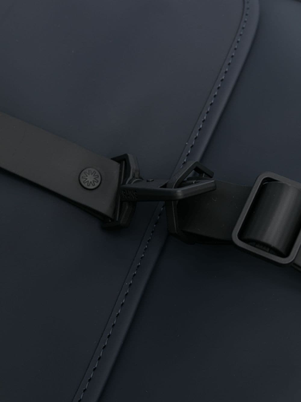 carabiner-fastening waterproof backpack - 4