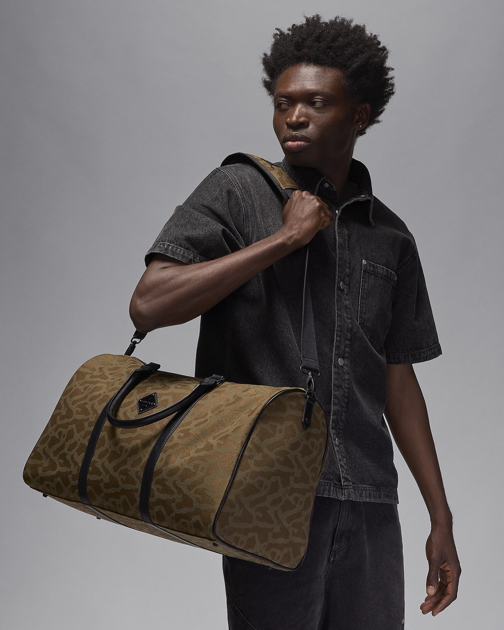 JORDAN ICON DUFFLE BAG BLACK 新品新作　定価以下 Jordan Icon Duffle Bag Luggage Cement Monogram (25L) MM0978