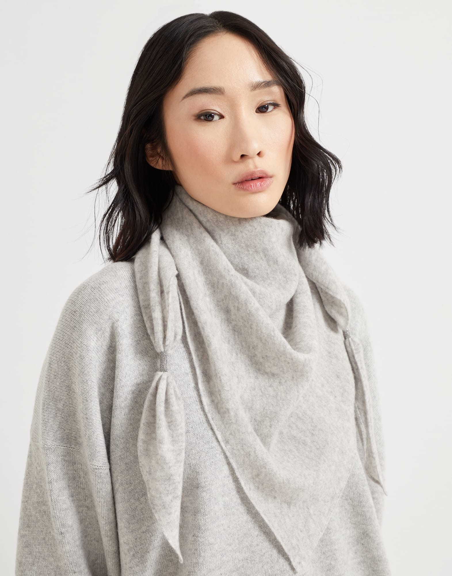 Cashmere scarf with shiny details - 3