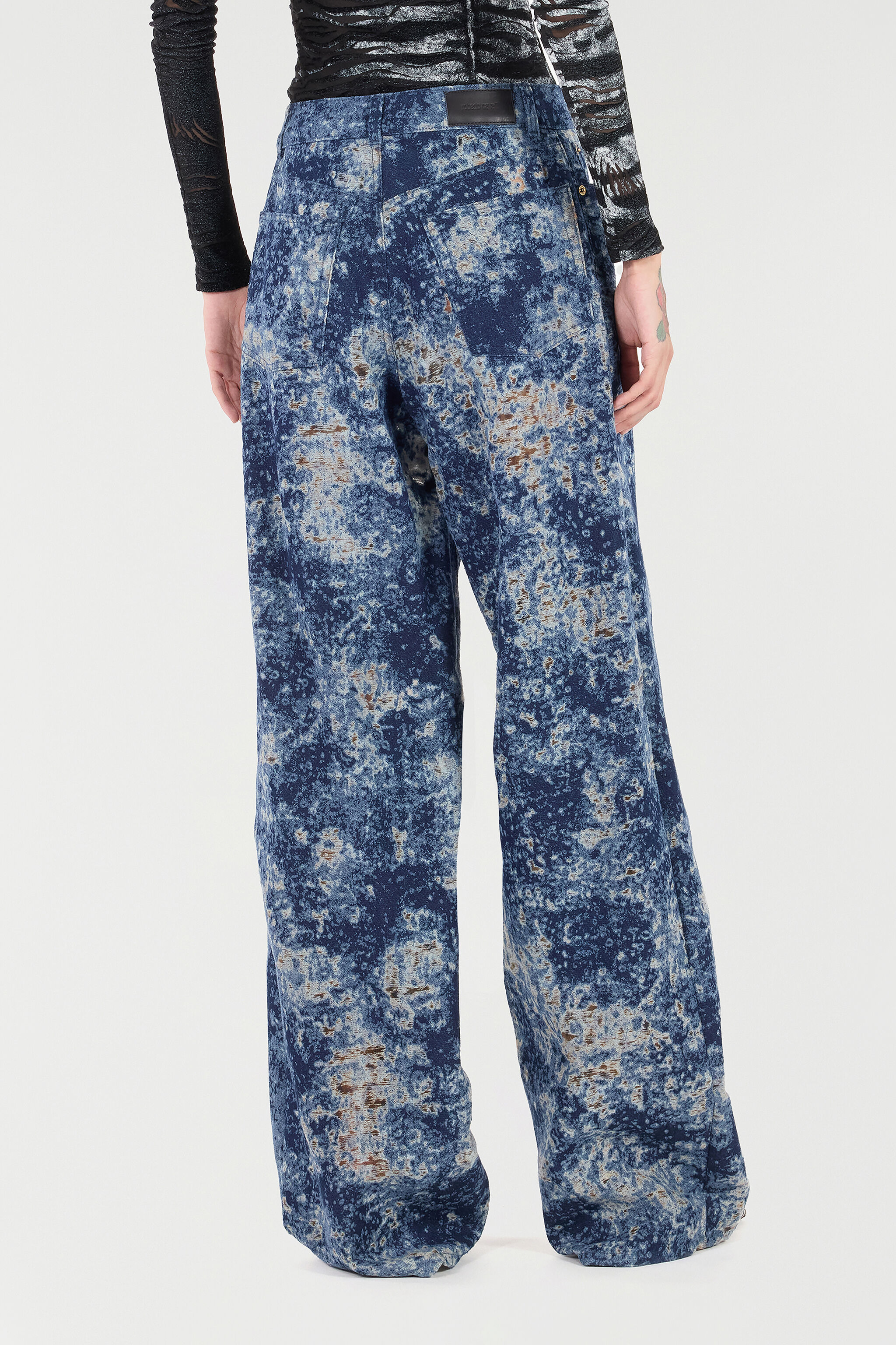 Loose Fit Bleached-Effect Jeans - 4