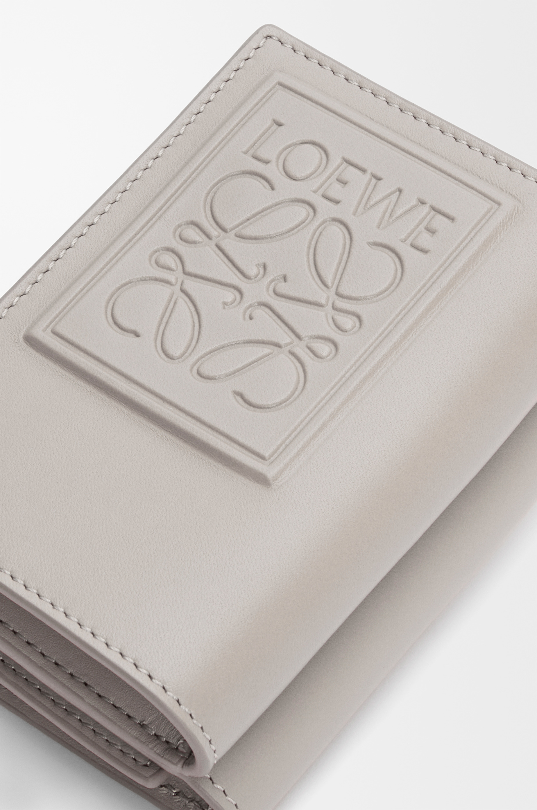 Trifold wallet in satin calfskin - 5
