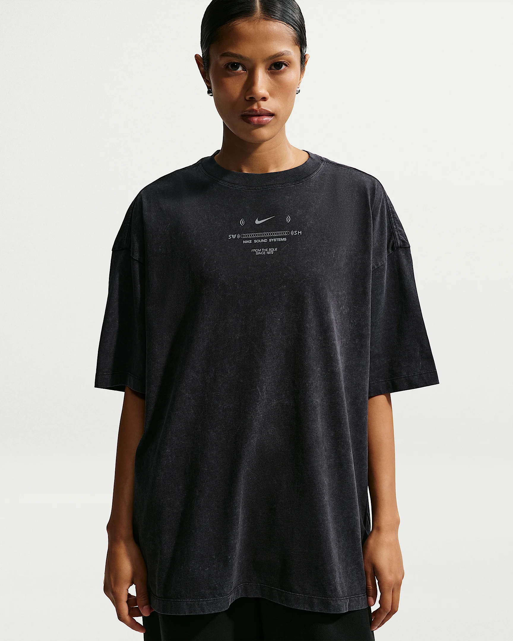Nike Sportswear Classic Women's Oversized T-Shirt - 1