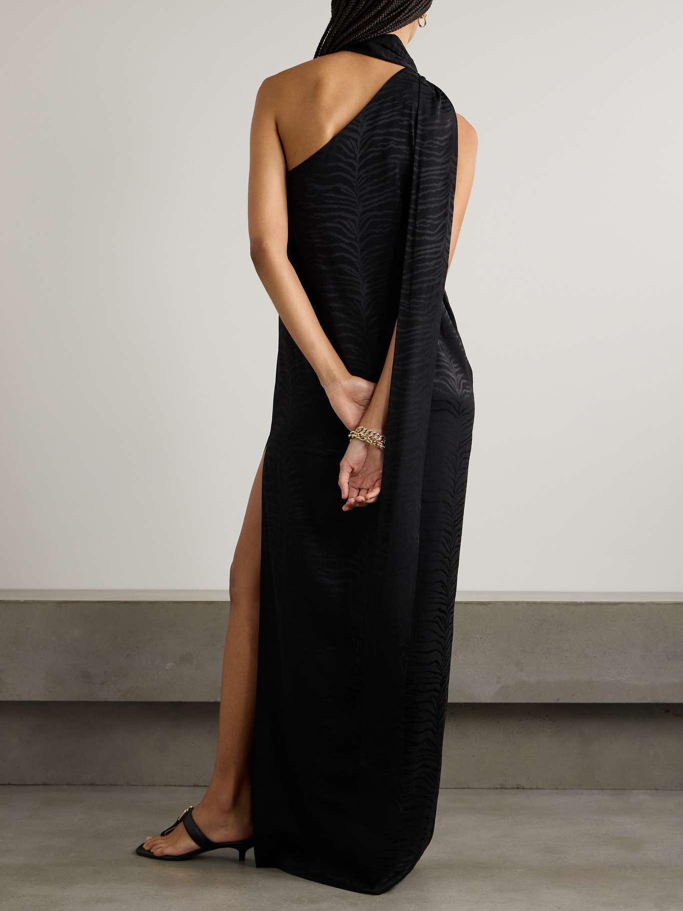 オールインワン・サロペット Stella Mccartney White Silk Dress With Padded Shoulders Stella McCartney One-Shoulder Stretch-Cady Gown in White