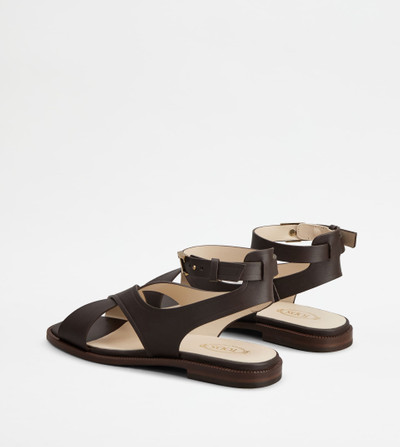 Tod's SANDALS IN LEATHER - BROWN outlook