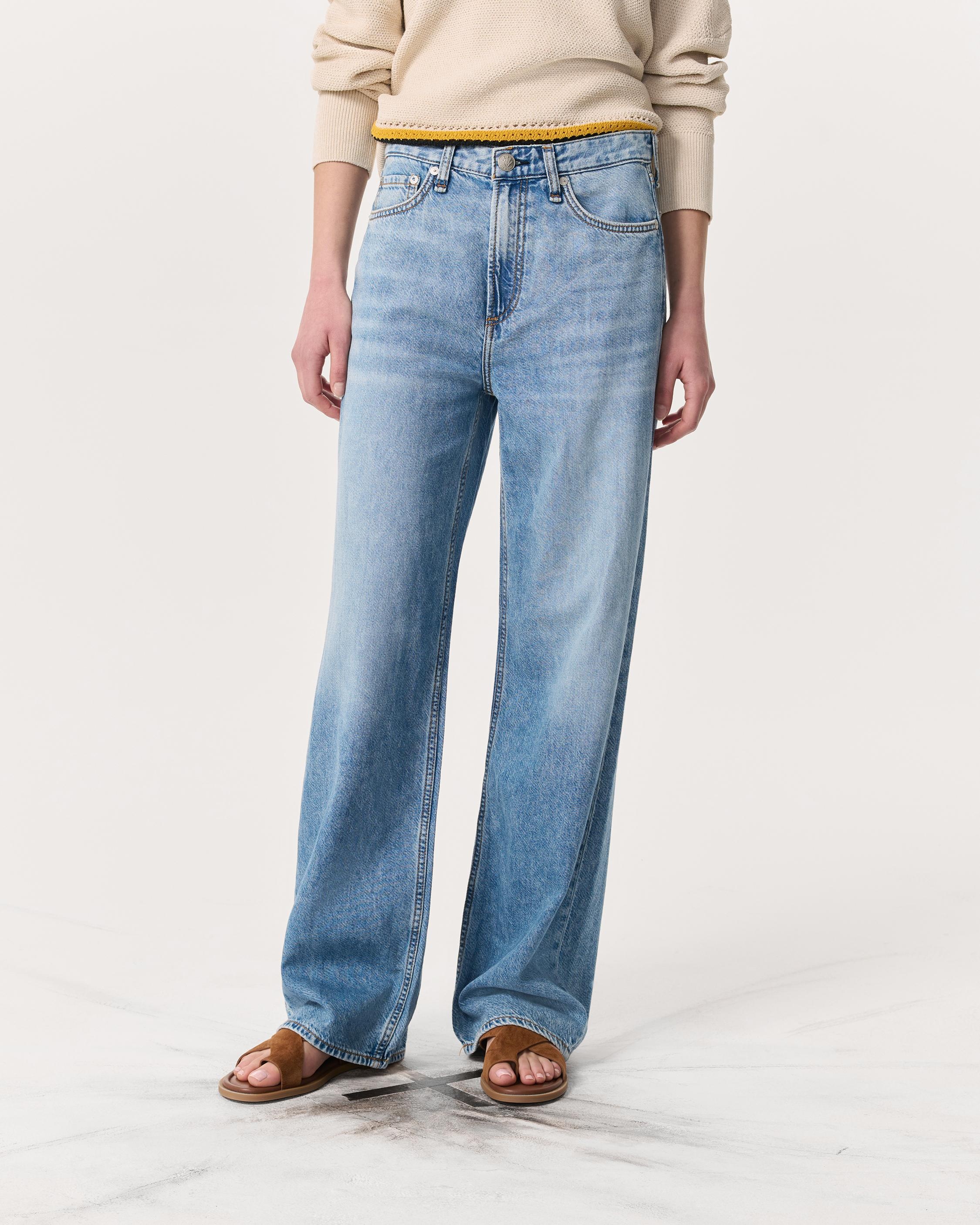 Featherweight Logan Wide-Leg - Audrey
Mid-Rise Featherweight Jean - 3