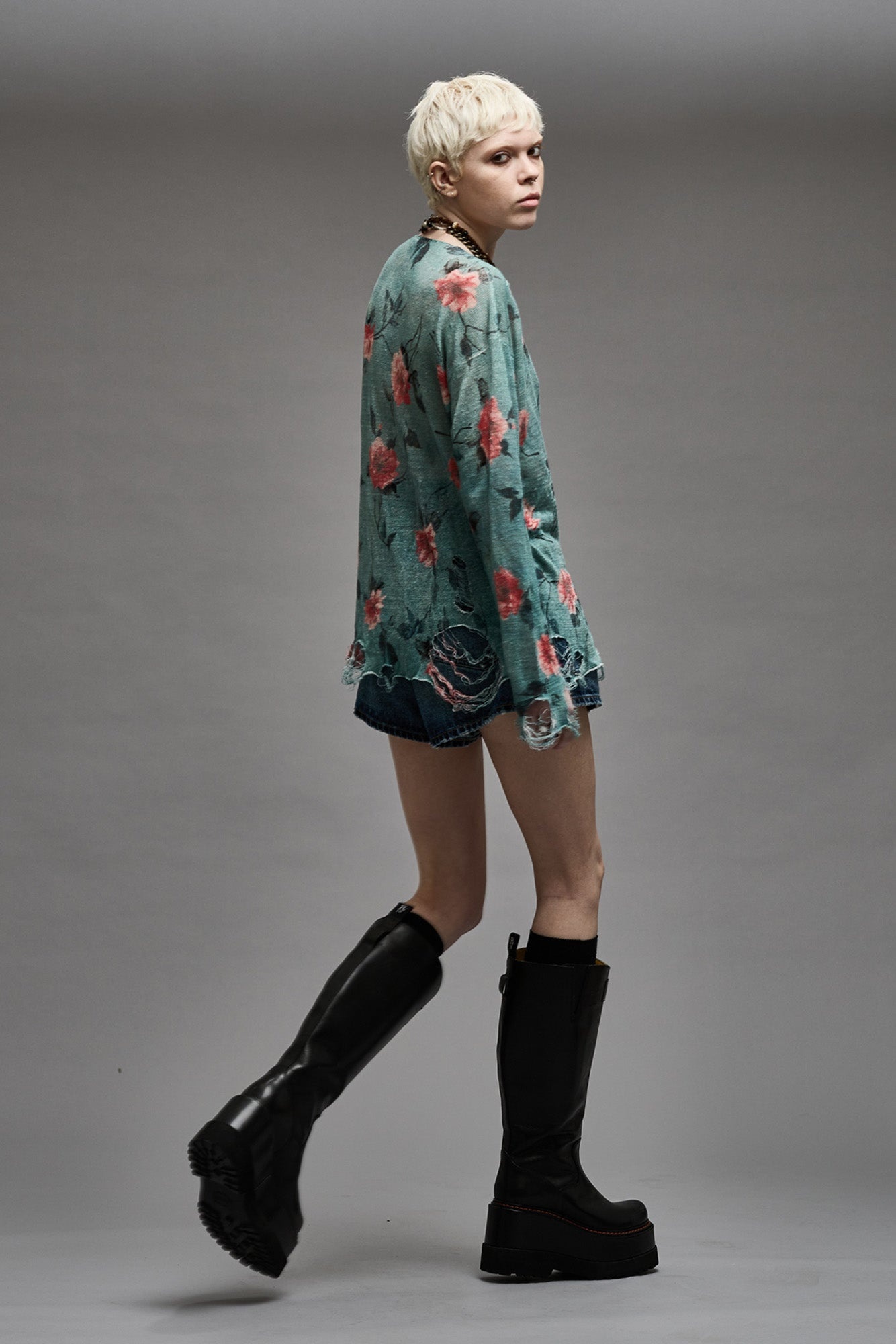 CAST-OFF NECK BOYFRIEND SWEATER - BLUE FLORAL - 3