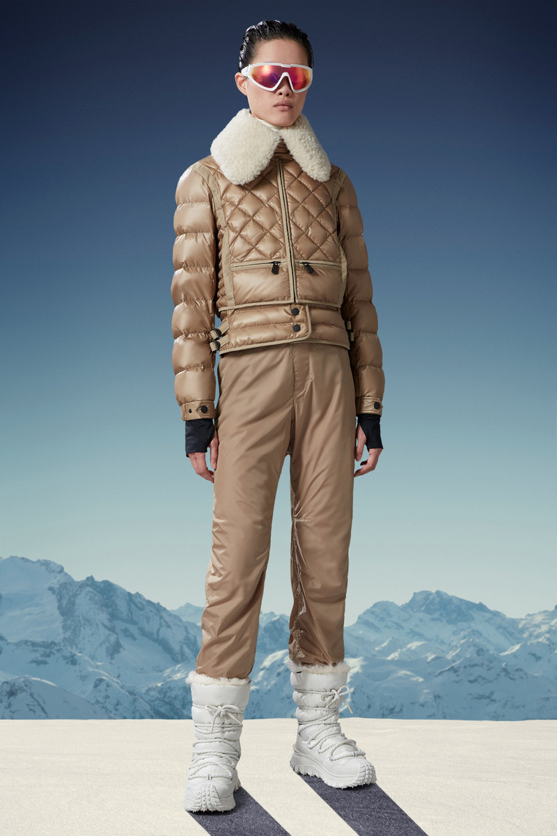 Moncler Chaviere Short Down Jacket outlook