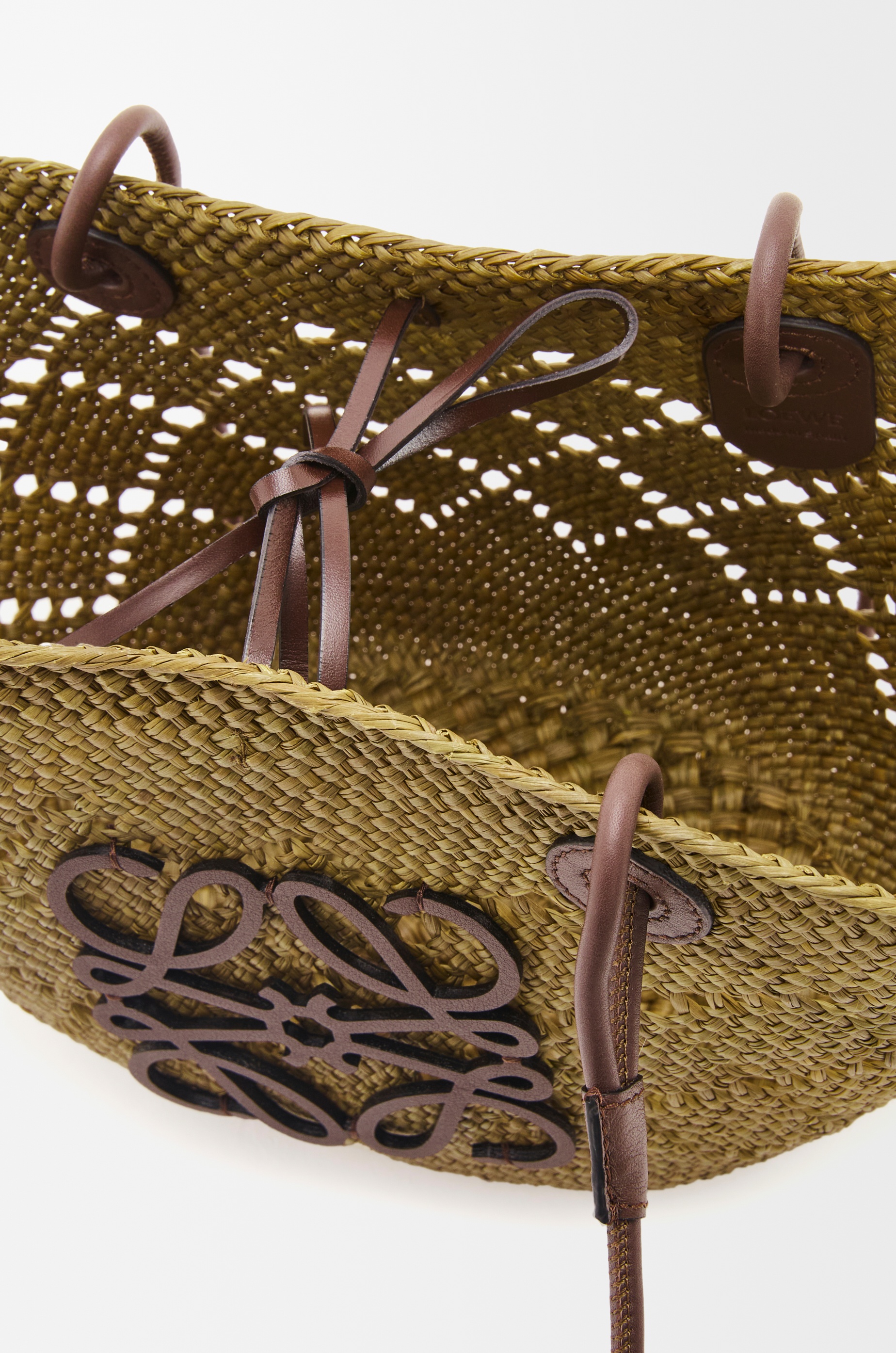 Small Anagram Basket bag in iraca palm and calfskin - 4