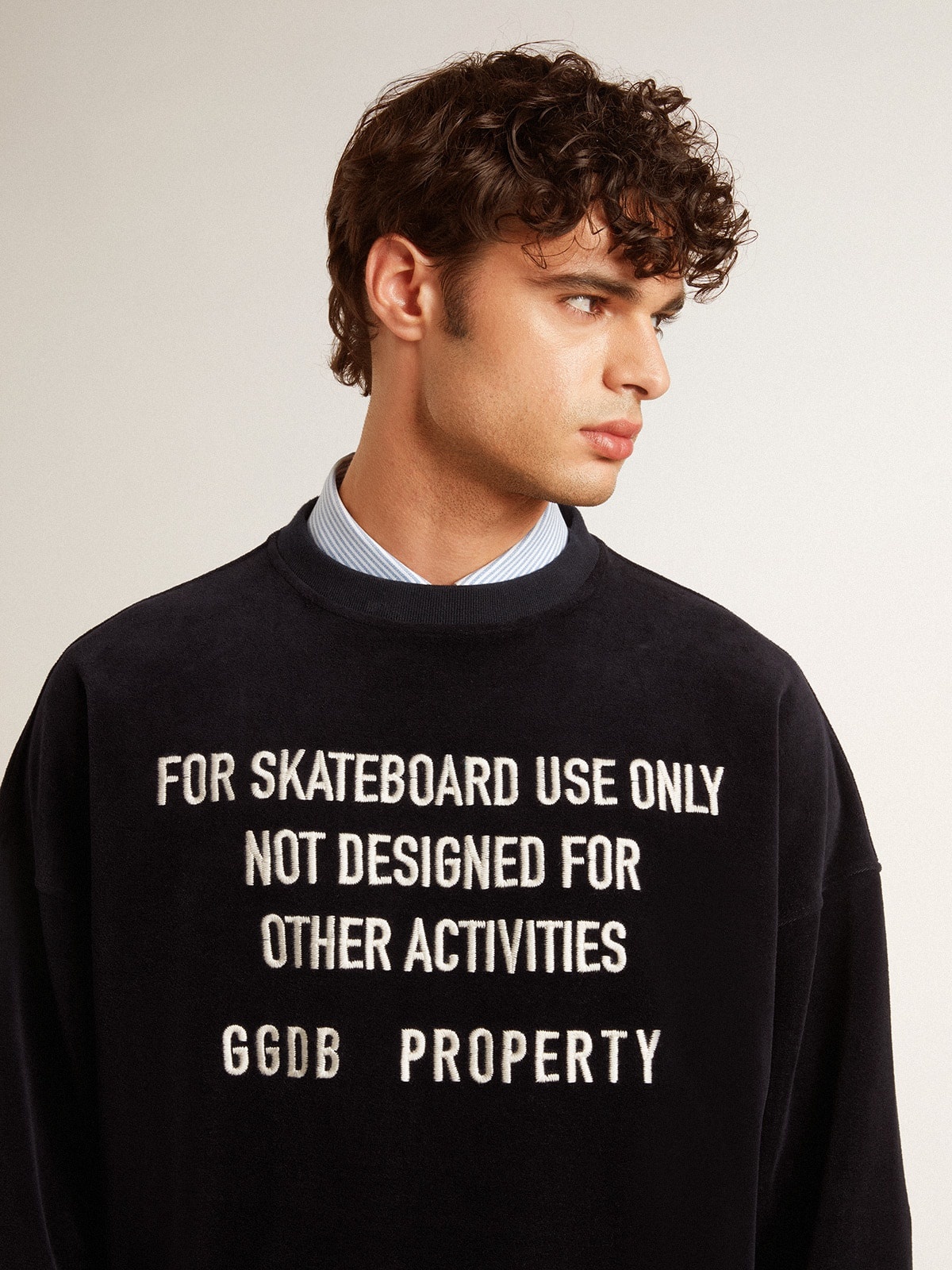 Black crew neck sweatshirt with embroidered lettering - 5