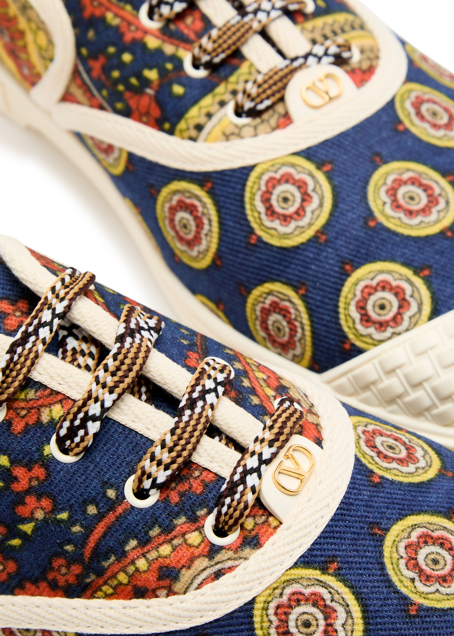 Valentino Garavani Bay By Bay Printed Denim Sneakers - 4