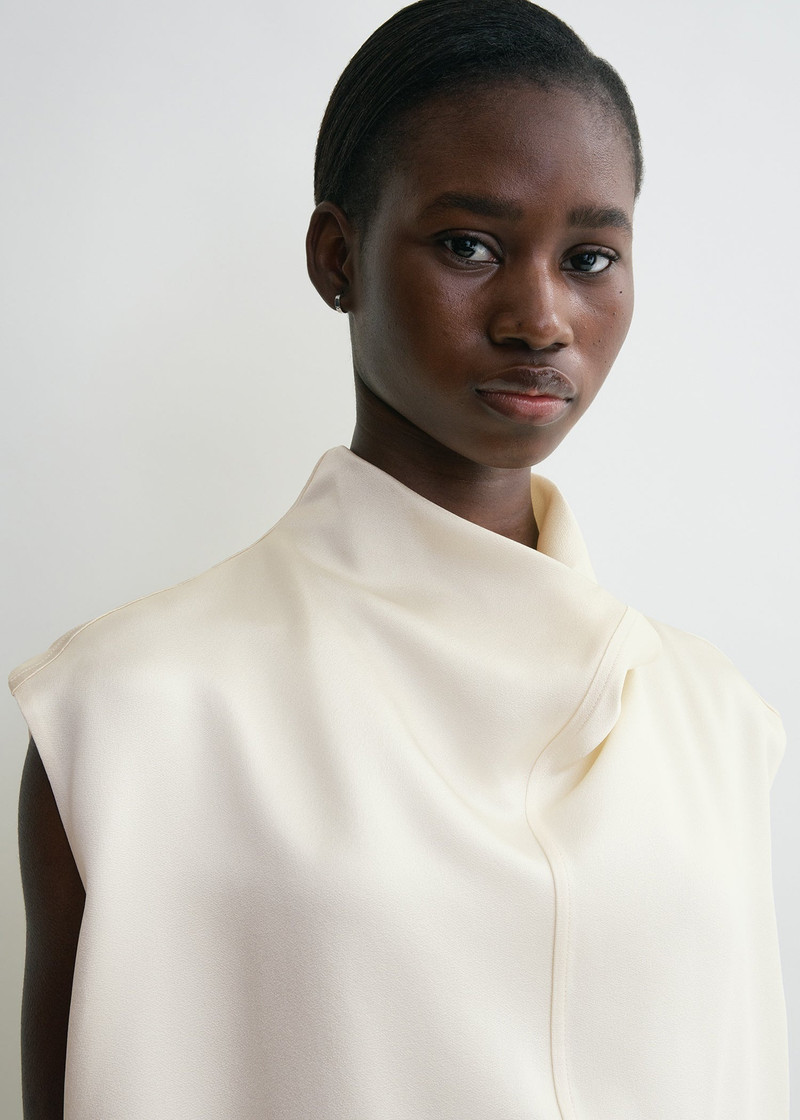 Sleeveless funnel-neck top macadamia 6