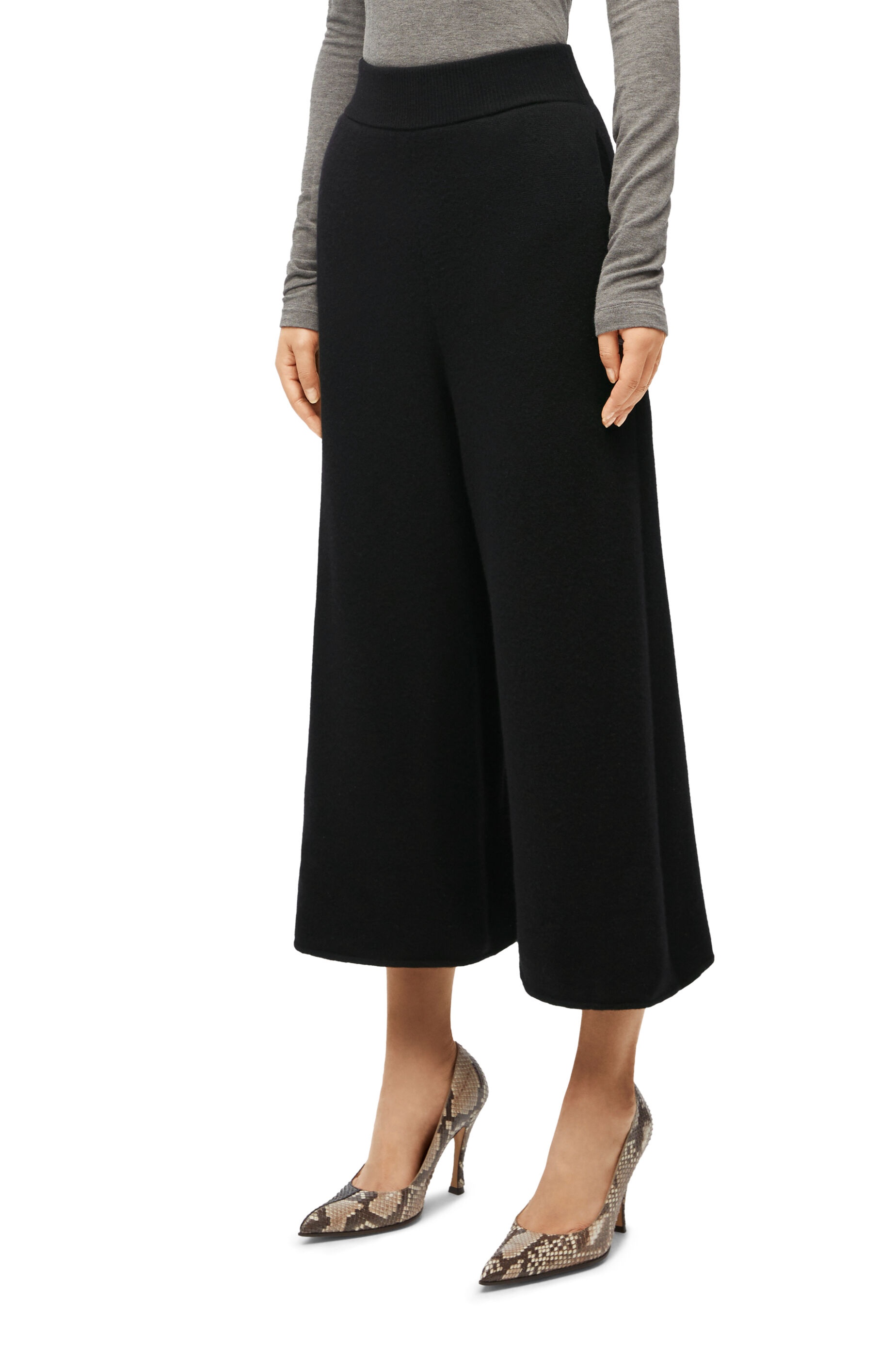 Cropped trousers in cashmere - 3