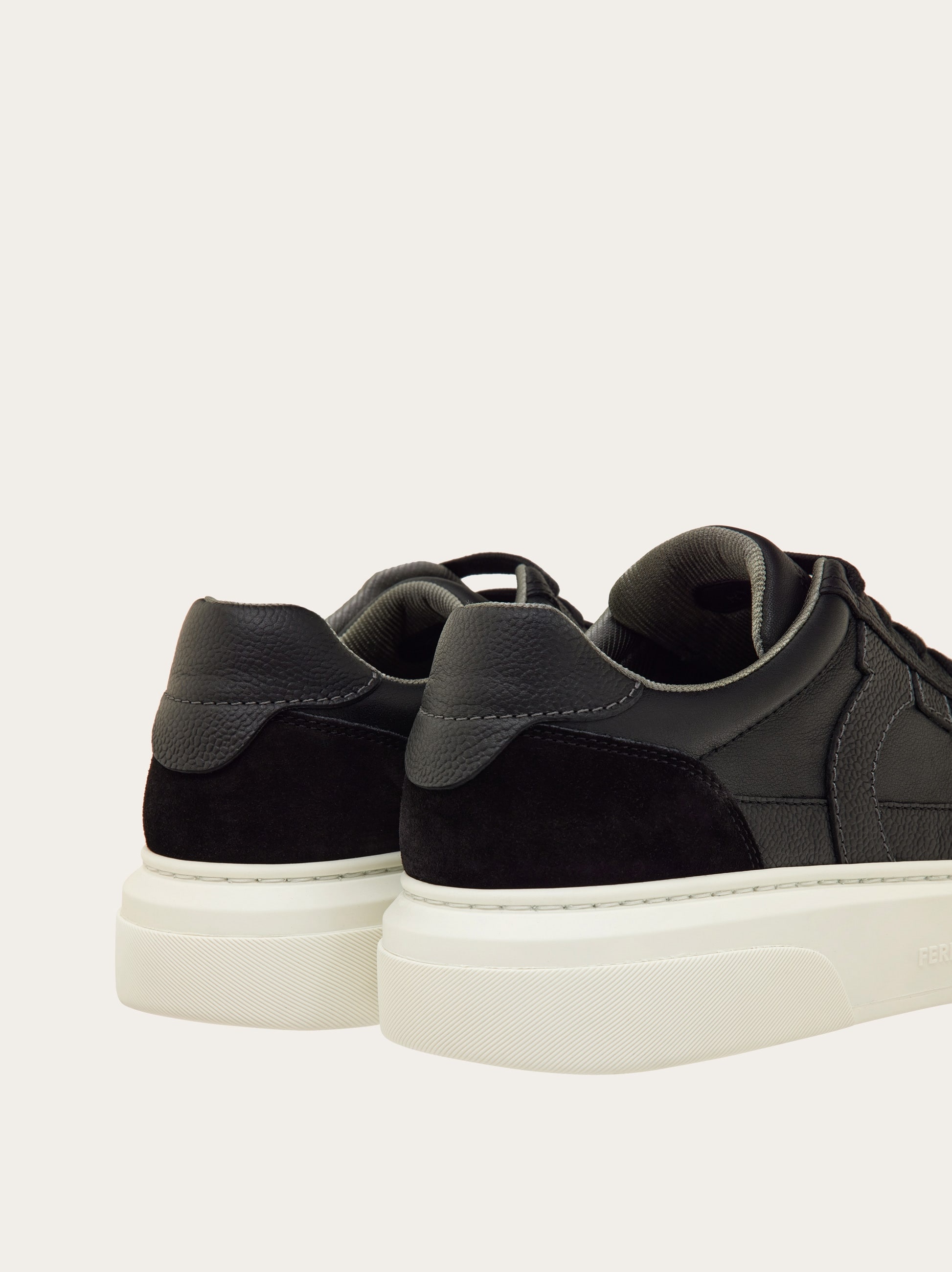 Low top sneaker with Gancini ornament - 4
