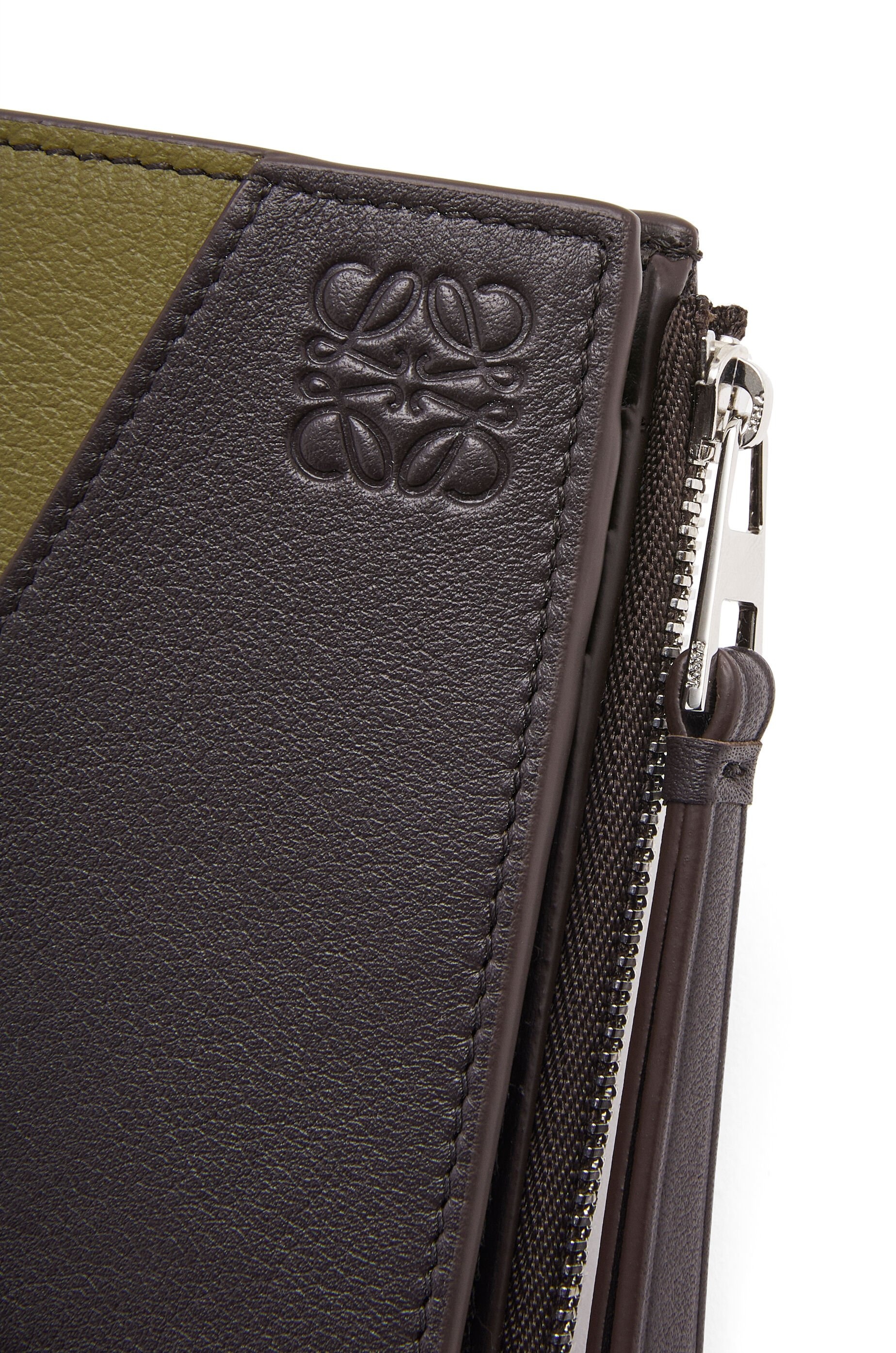 Puzzle slim compact wallet in classic calfskin - 5