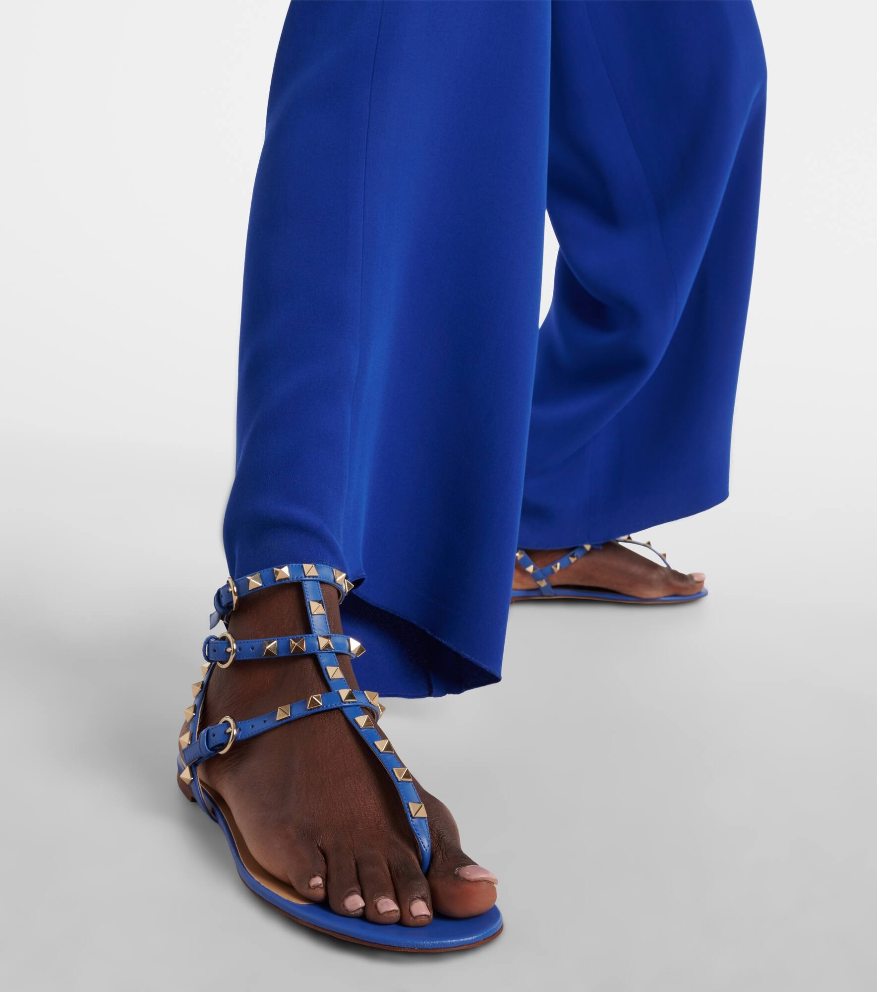 Rockstud leather thong sandals - 4