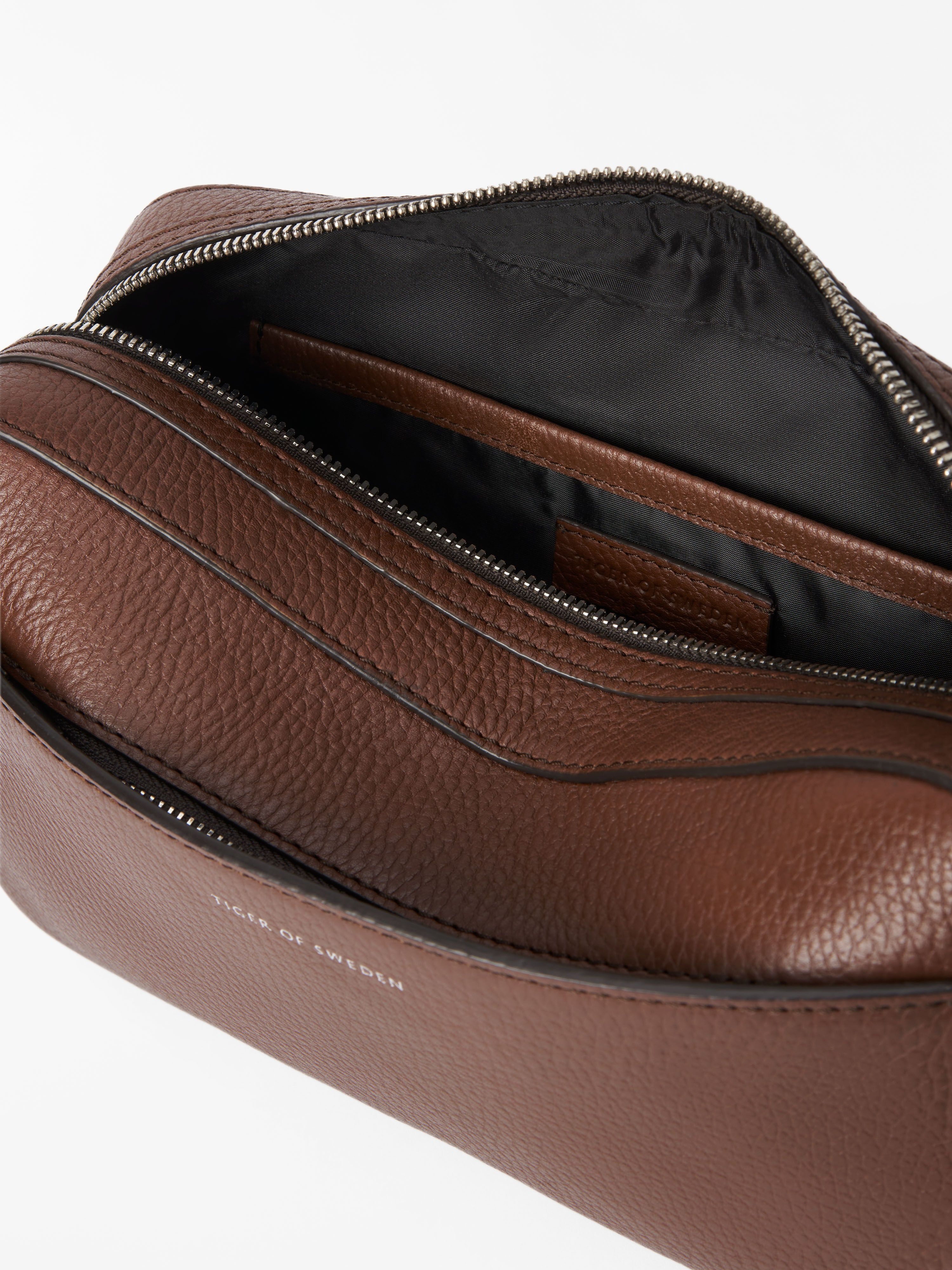 Wes Leather Wash Bag - 3