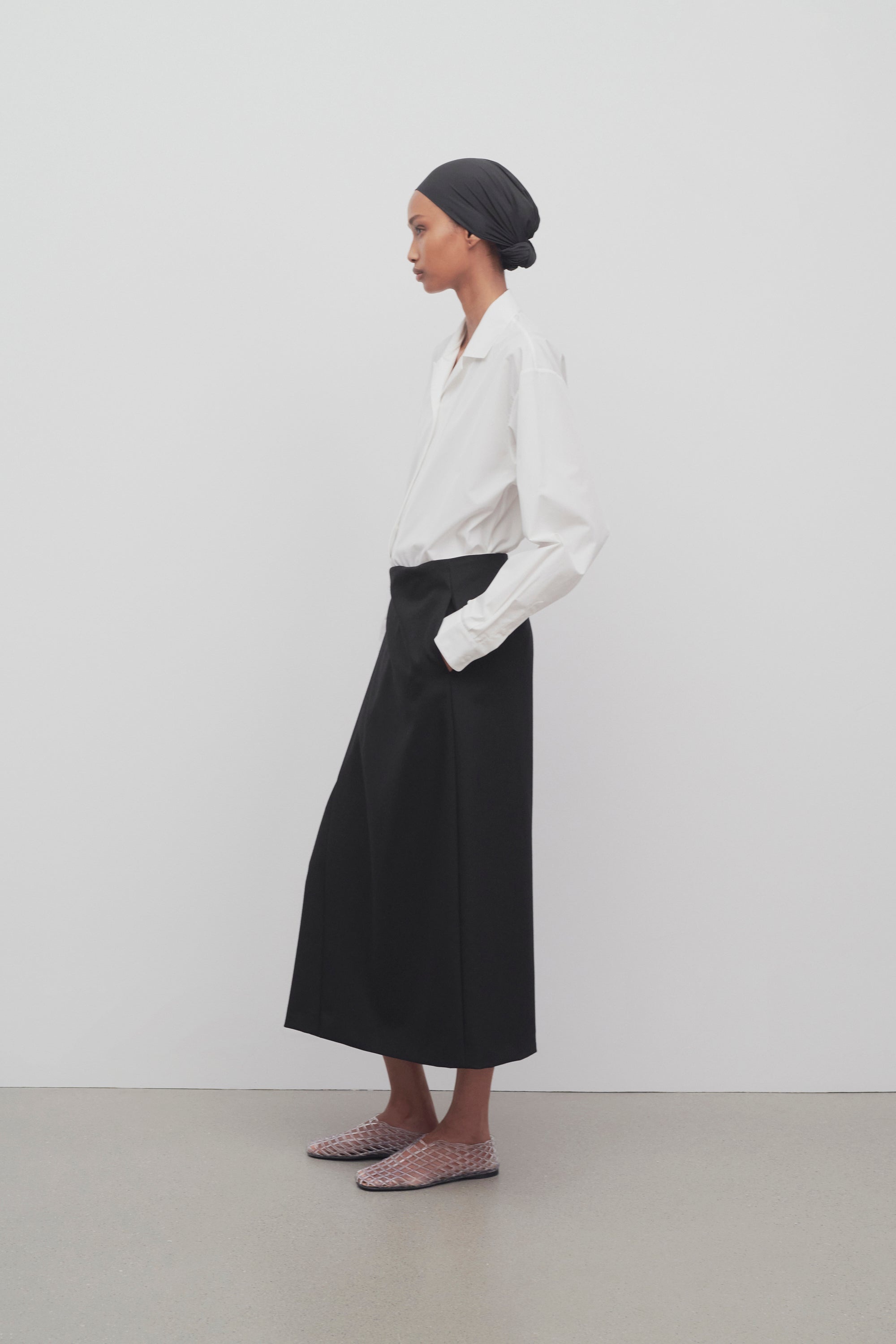 【送料&関税込】The Row Kavi Skirt The Row Kavi Skirt in Navy | FWRD