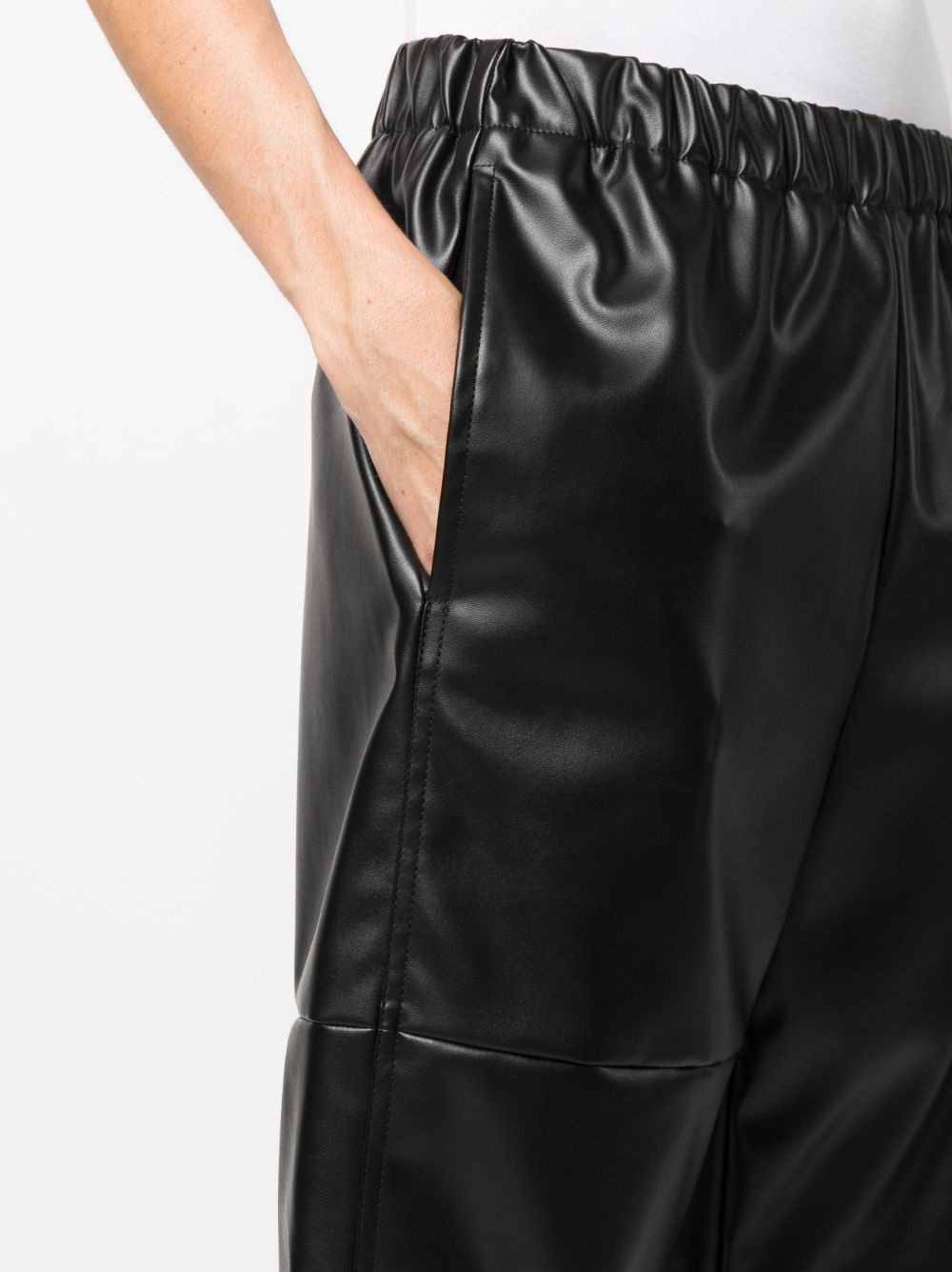 elasticated-waistband faux-leather trousers - 5