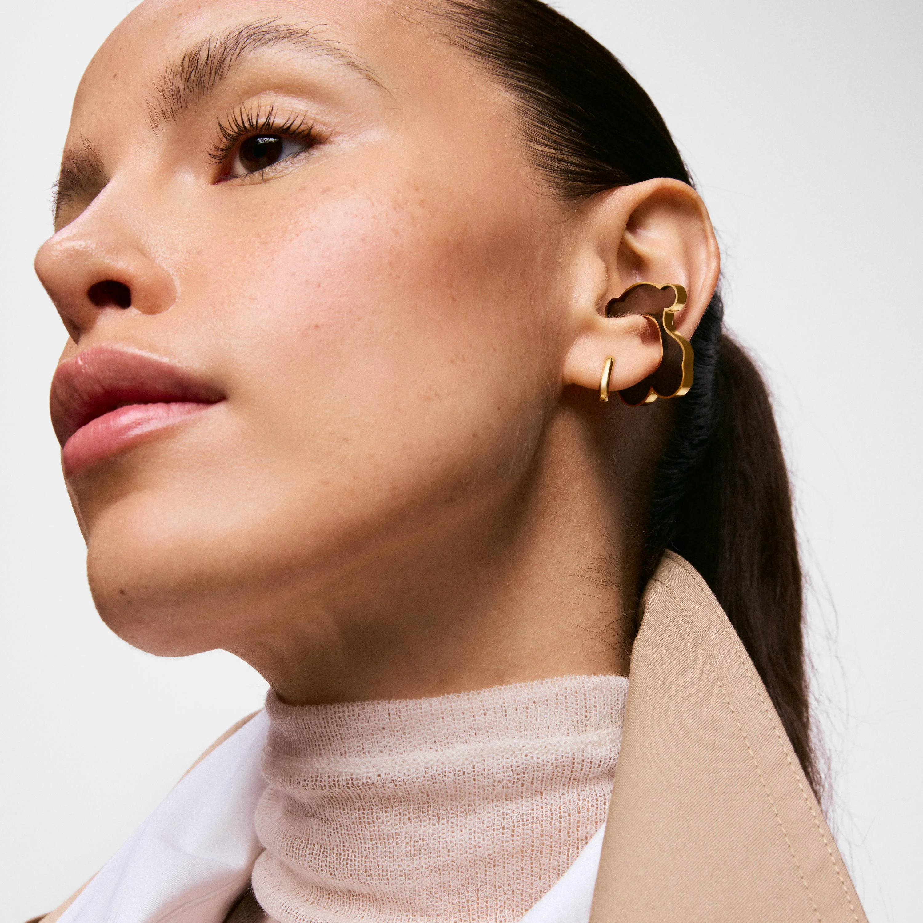 Gold-colored steel and black resin bear Earcuff TOUS Galaxy - 1