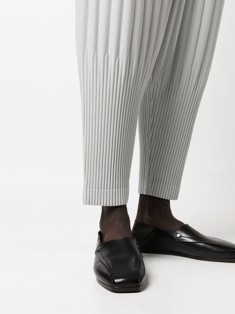 fully-pleated drop-crotch trousers - 8