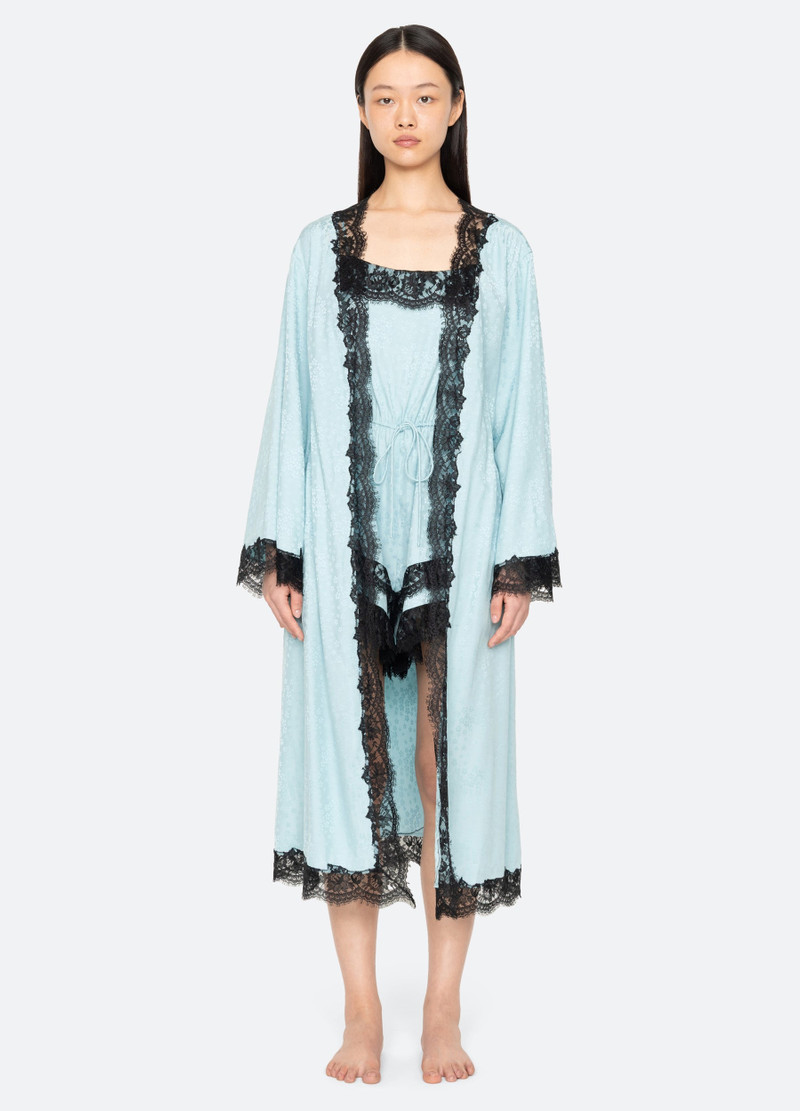 Lila Robe 6