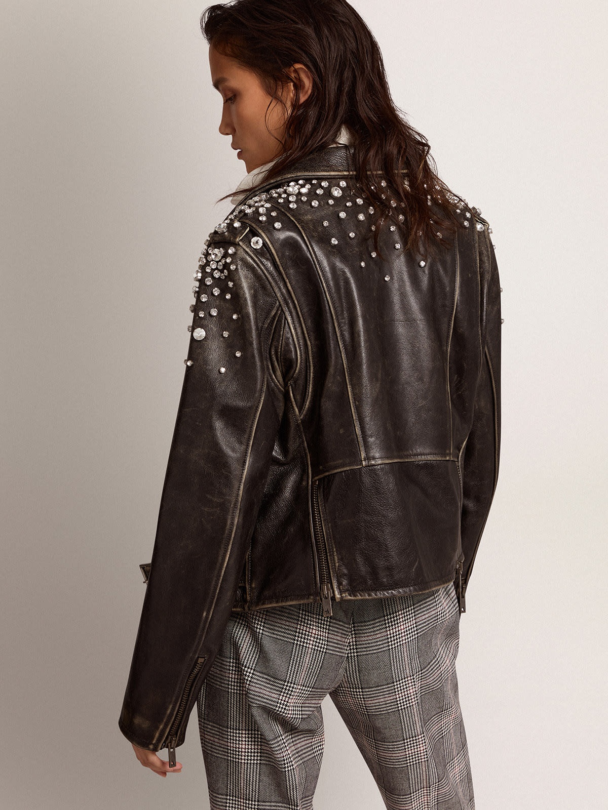 Women's biker jacket in distressed leather with cabochon crystals - 4