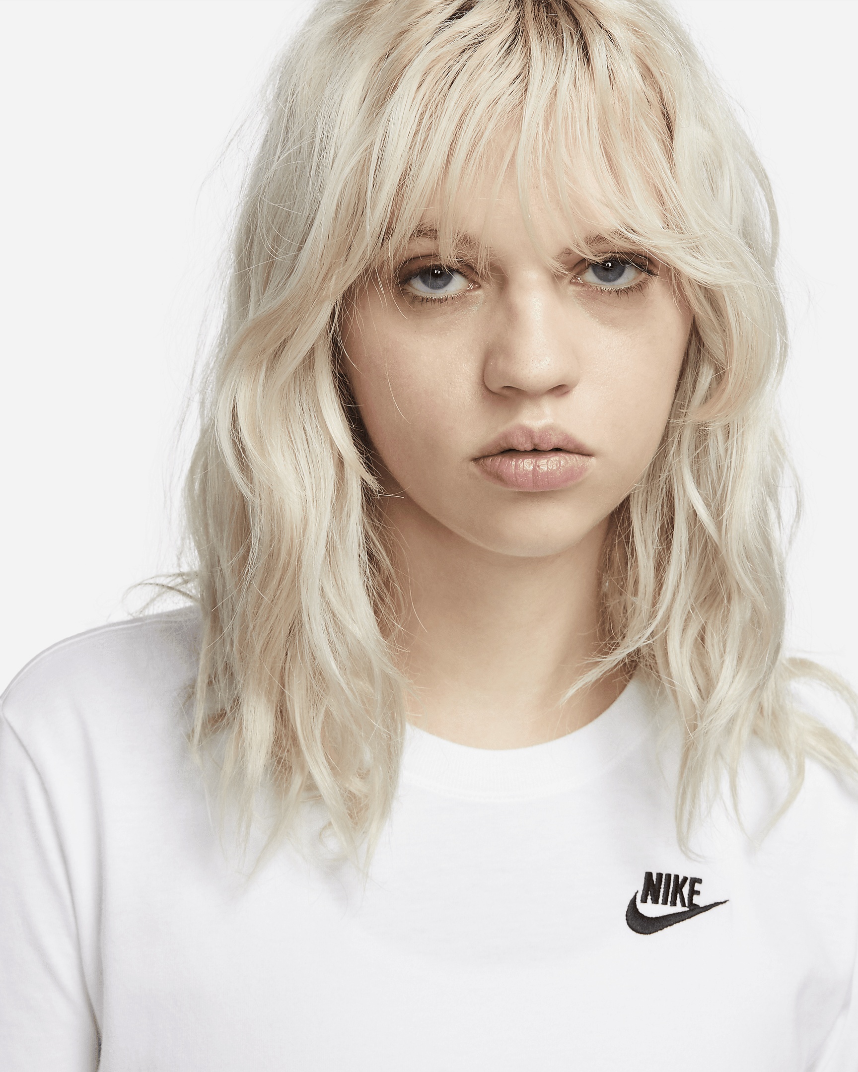 Nike Sportswear Club Essentials Women's T-Shirt - 3