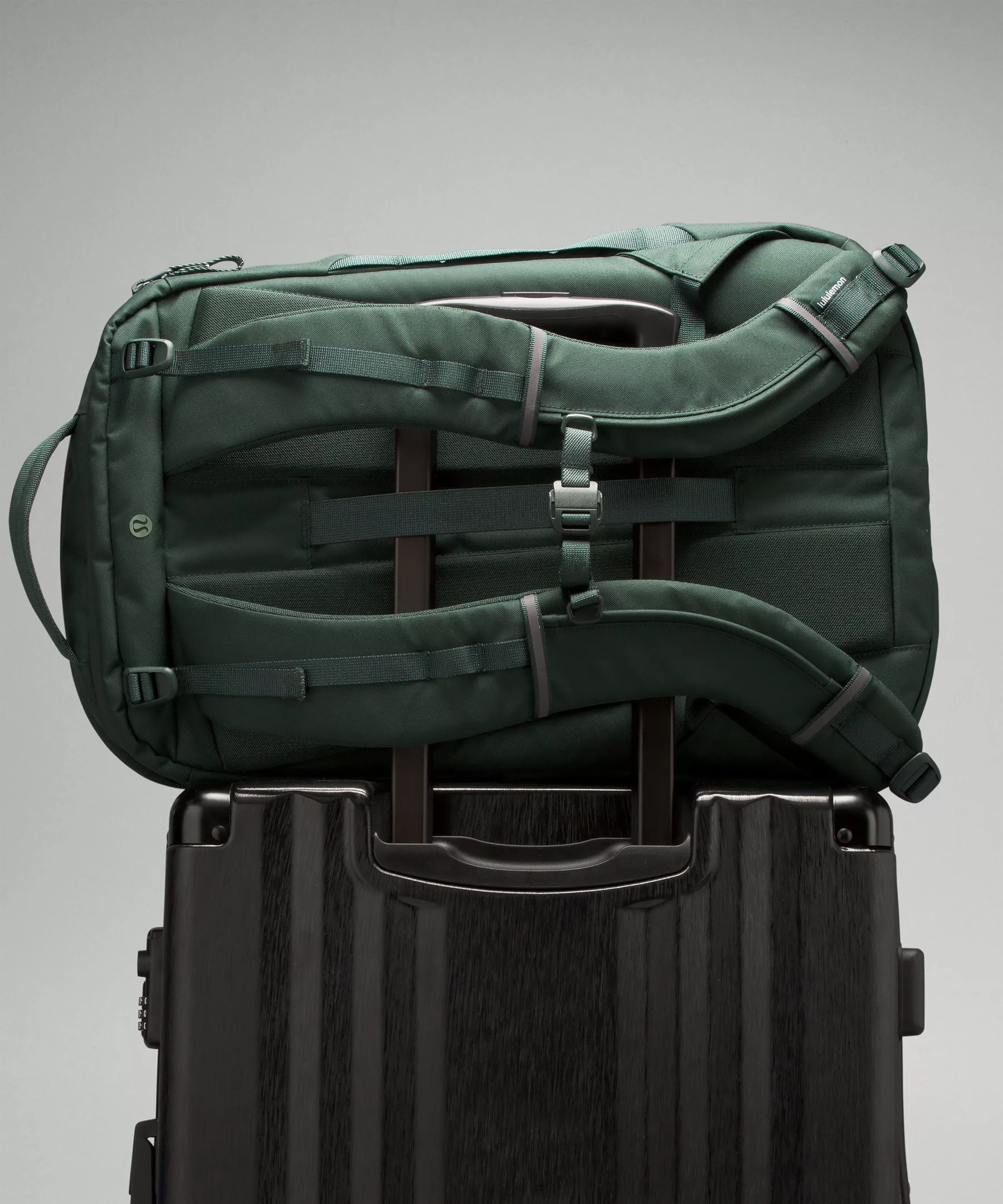 Triple-Zip Backpack 28L - 7