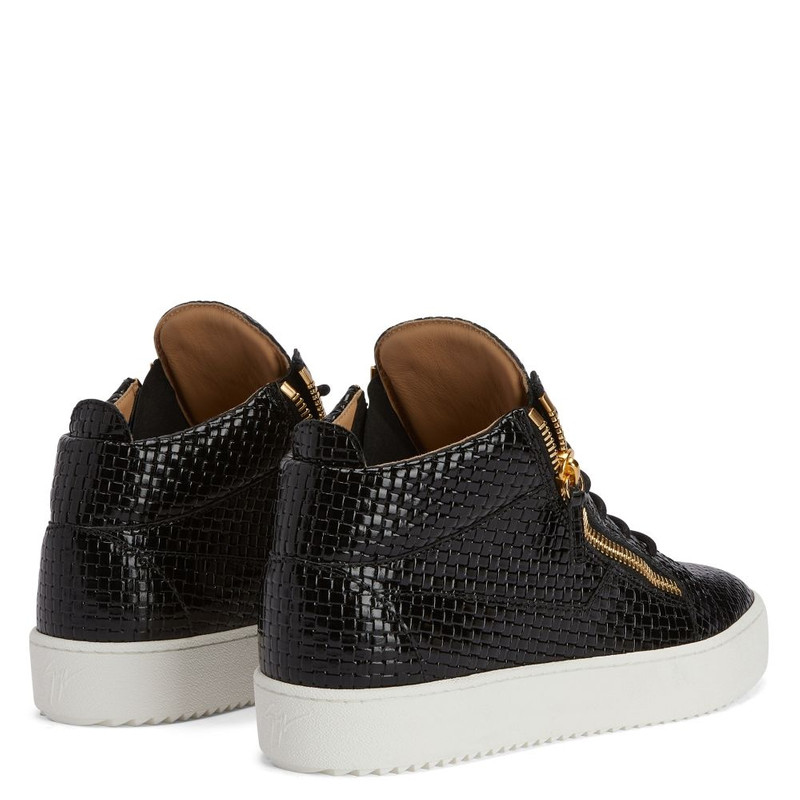 Giuseppe Zanotti Kriss outlook