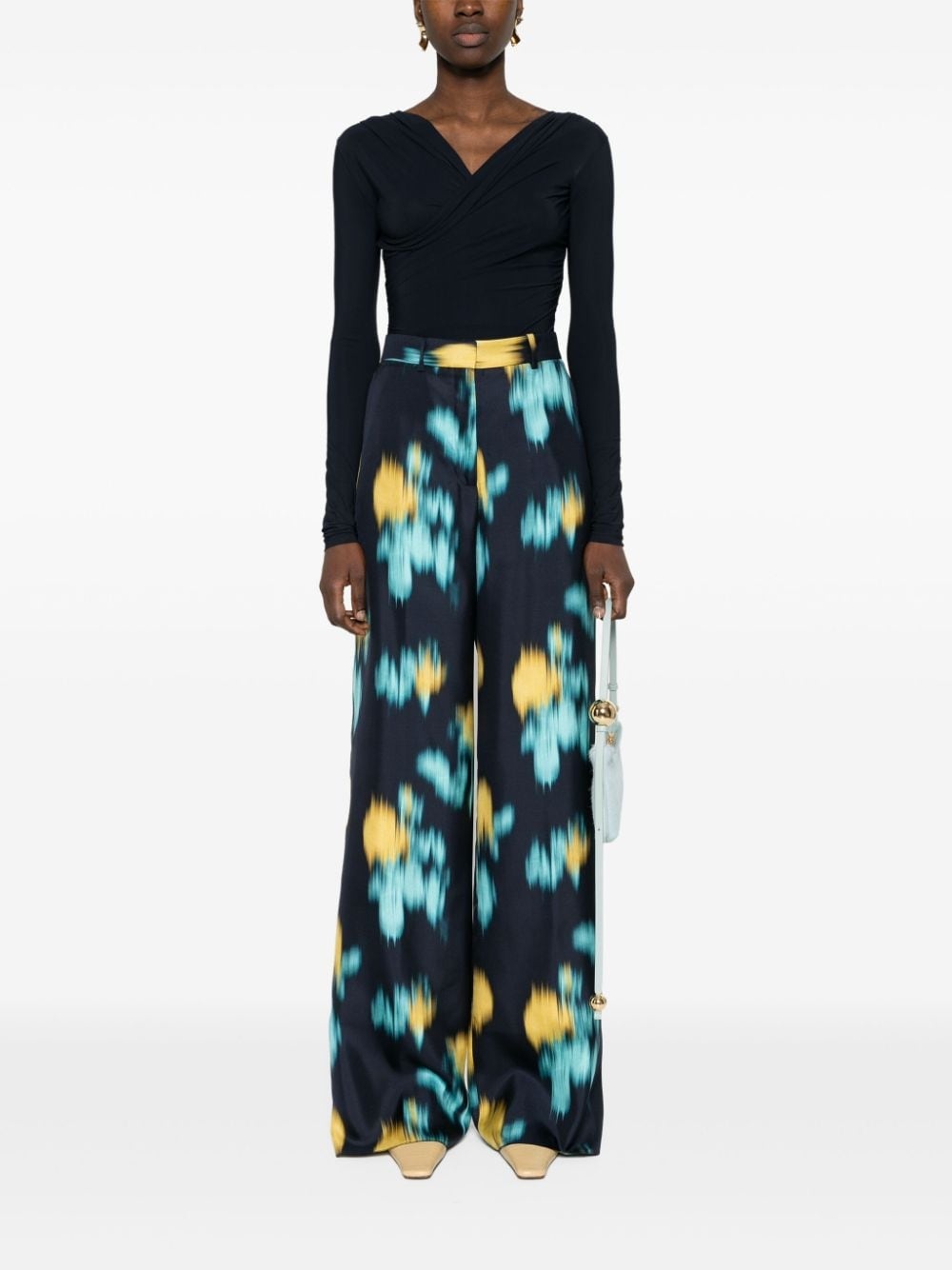 abstract-print wide-leg trousers - 2