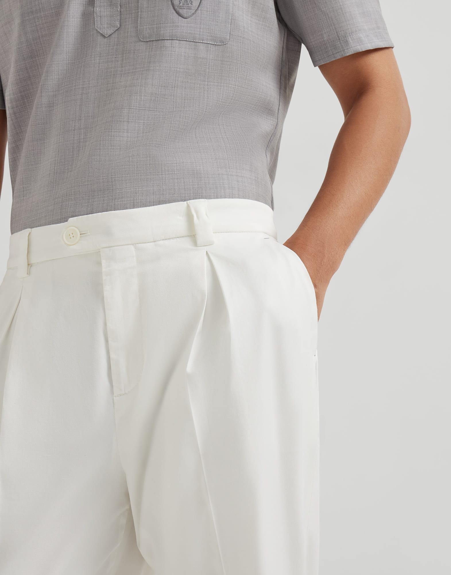 Garment-dyed trousers in American Pima cotton comfort gabardine with tee holder - 3