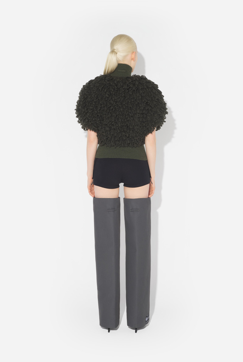 THE SLEEVELESS LOOP-STITCH SWEATER 2
