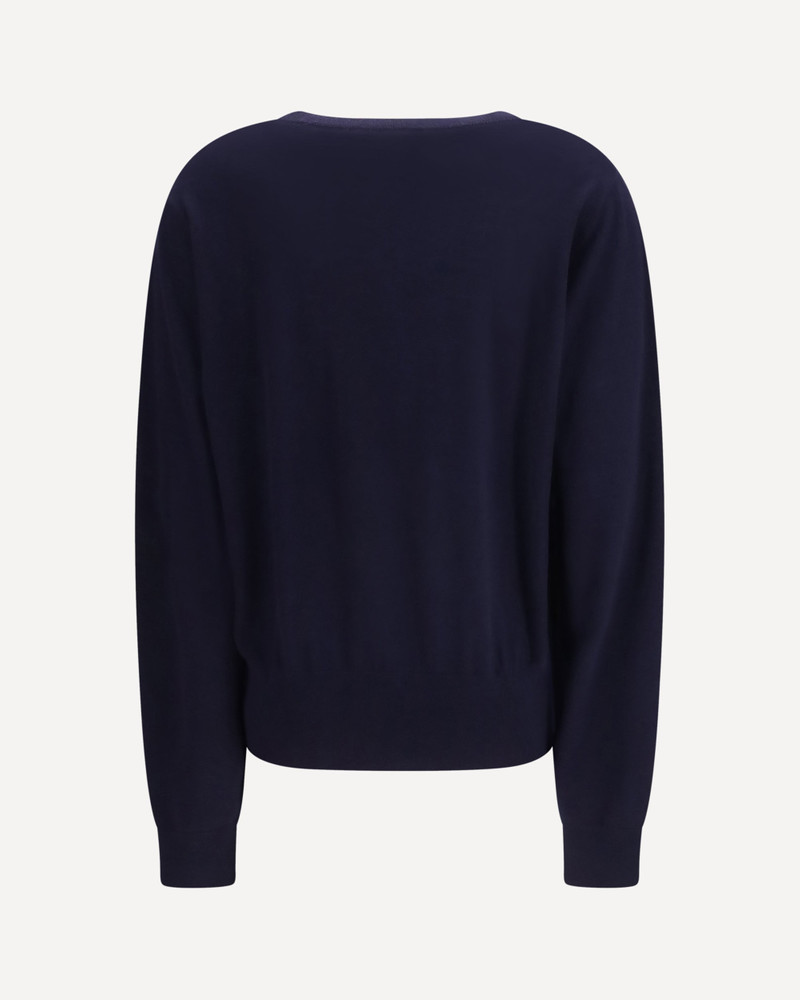 extreme cashmere N°467 Collin is a lightweight sweater with a regular fit and a deep V-neckline outlook