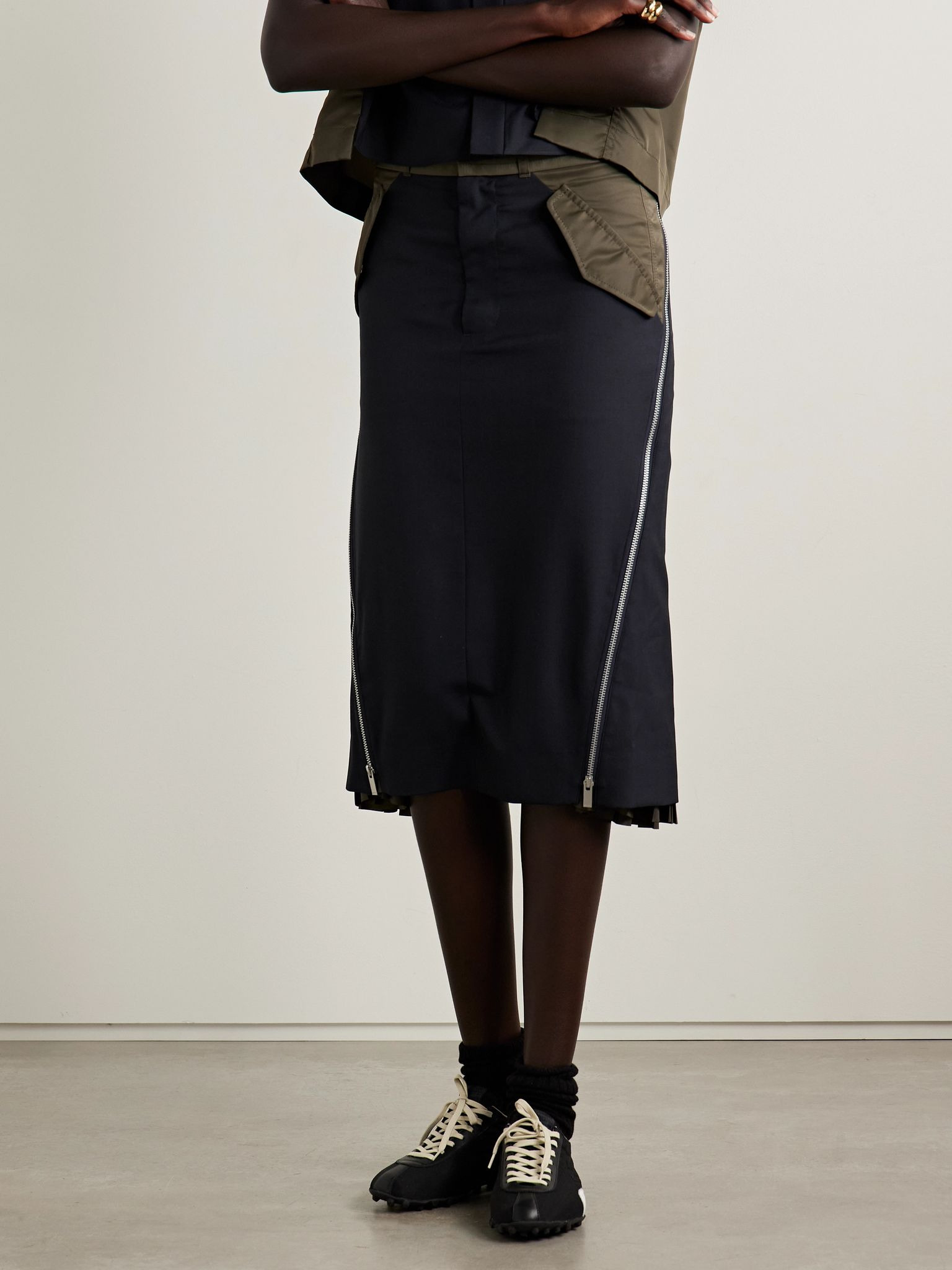 Paneled crepe, shell and pleated satin midi skirt Navy - 6
