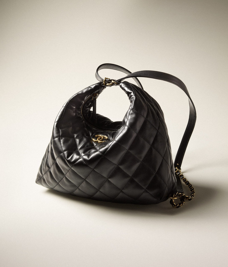CHANEL Maxi Hobo Bag outlook