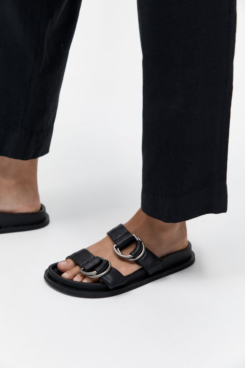 ST. AGNI Ring Detail Slide - Black outlook