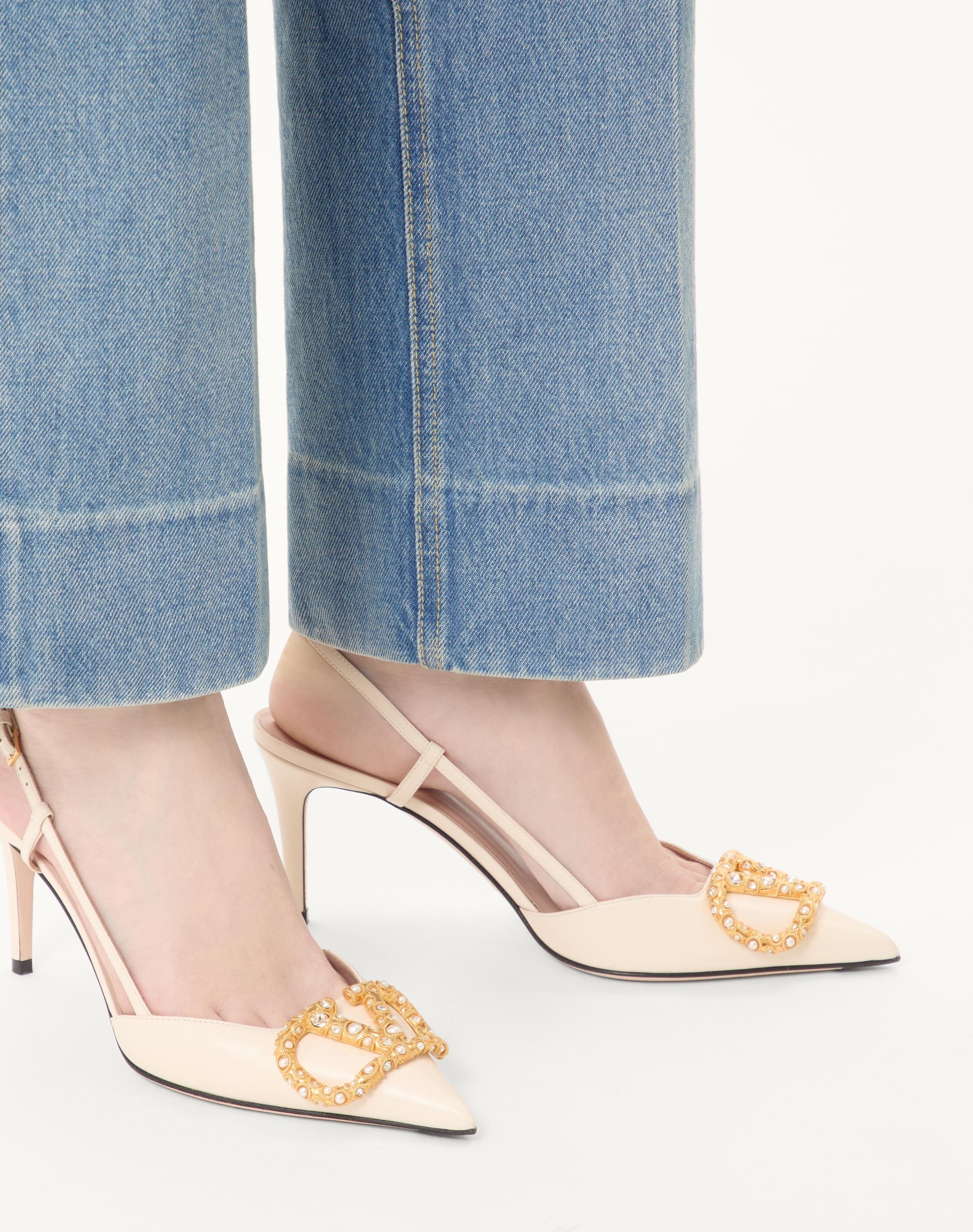 VLOGO SIGNATURE SLINGBACK CALFSKIN PUMP WITH JEWEL LOGO 80MM - 2
